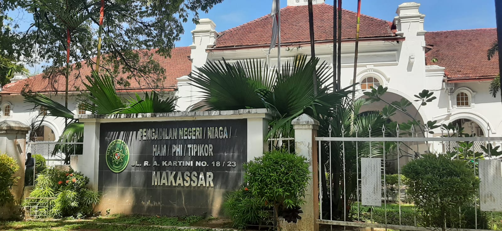 Sidang perdana kasus pelanggaran HAM berat pada peristiwa Paniai, Papua akan digelar 27 Juni mendatang di Pengadilan HAM Makassar, Sulsel.