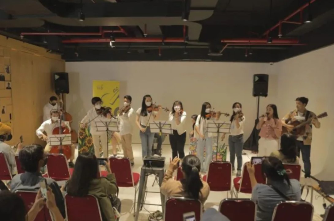 Peluncuran album TRUST, Hari Ini Indah