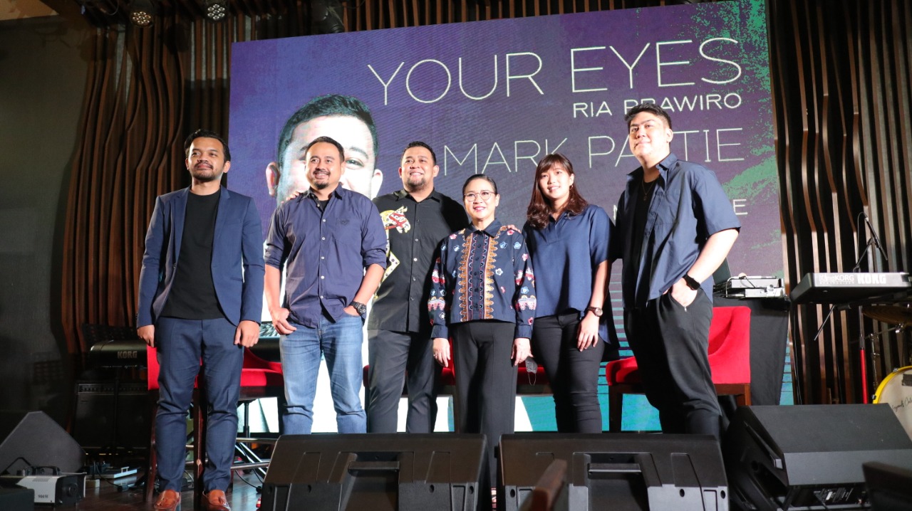 Acara rrilis single terbaru berjudul ‘Your Eyes’ yang dinyanyikan Mark Pattie di Jakarta.