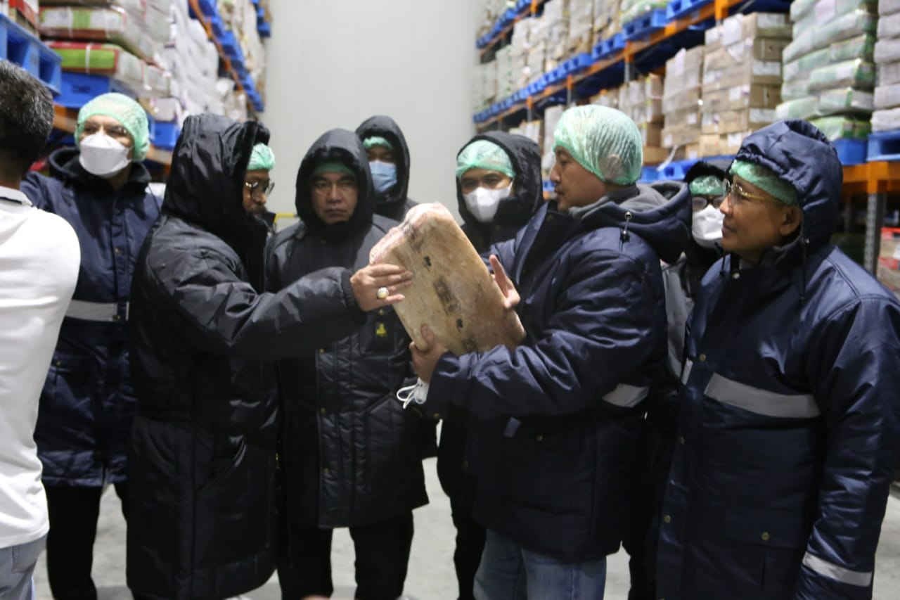  Mentan SYL meninjau cold storage daging PT.Indoguna di Cikupa, Tangerang, Sabtu (4/6/22).