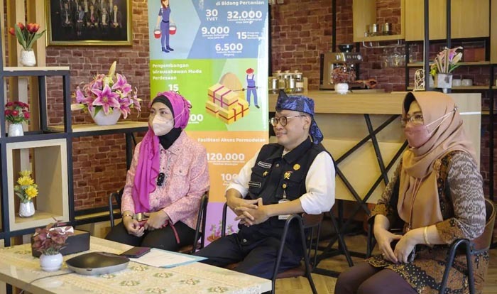 Kepala BPPSDMP Kementan, Dedi Nursyamsi (tengah) dialog dengan 27 Nominee Young Ambassador dari seluruh RI via daring, Rabu (8/6)