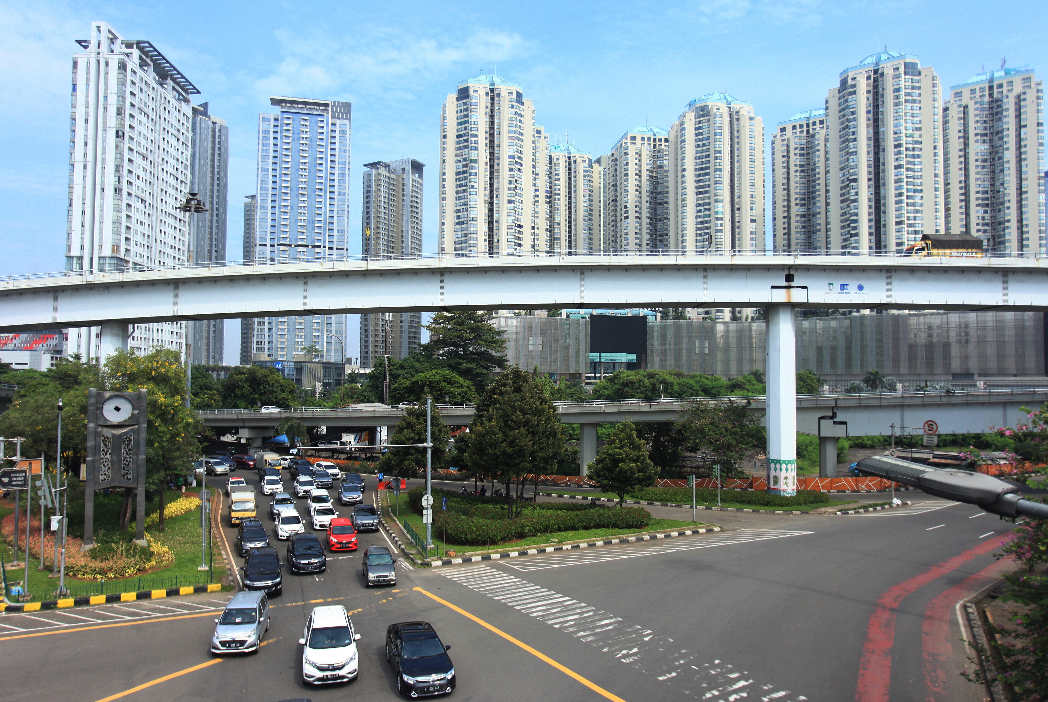 Pemandangan gedung bertingkat di Jakarta