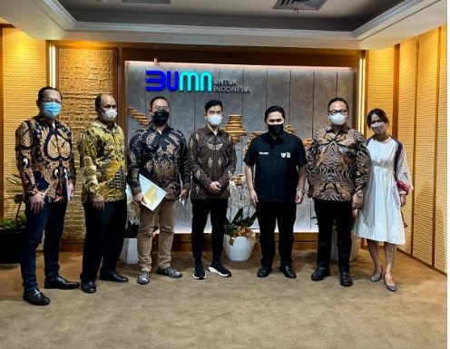 Pertemuan antara Wali Kota Solo Gibran Rakabuming Raka (keempat dari kiri) dan Menteri BUMN Erick Thohir (ketiga dari kanan)