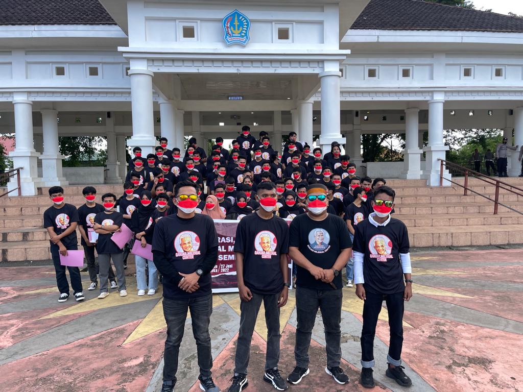 Milenial dan mahasiswa yang tergabung dalam Ganjar Milenial Kabupaten Bone mendeklarasikan dukungan terhadap Gubernur Jateng Ganjar Pranowo 