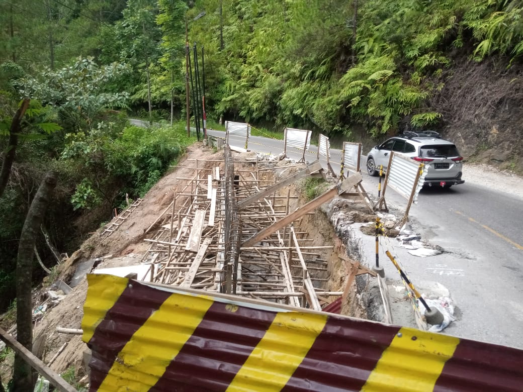 Perbaikan Jalan Penghubung Tapanuli Utara-Toba belum Tuntas