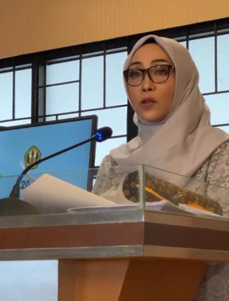  Dosen Universitas Mercu Buana,  Ira Purwitasari saat sidang promosi doktor di Unpad, Bandung.