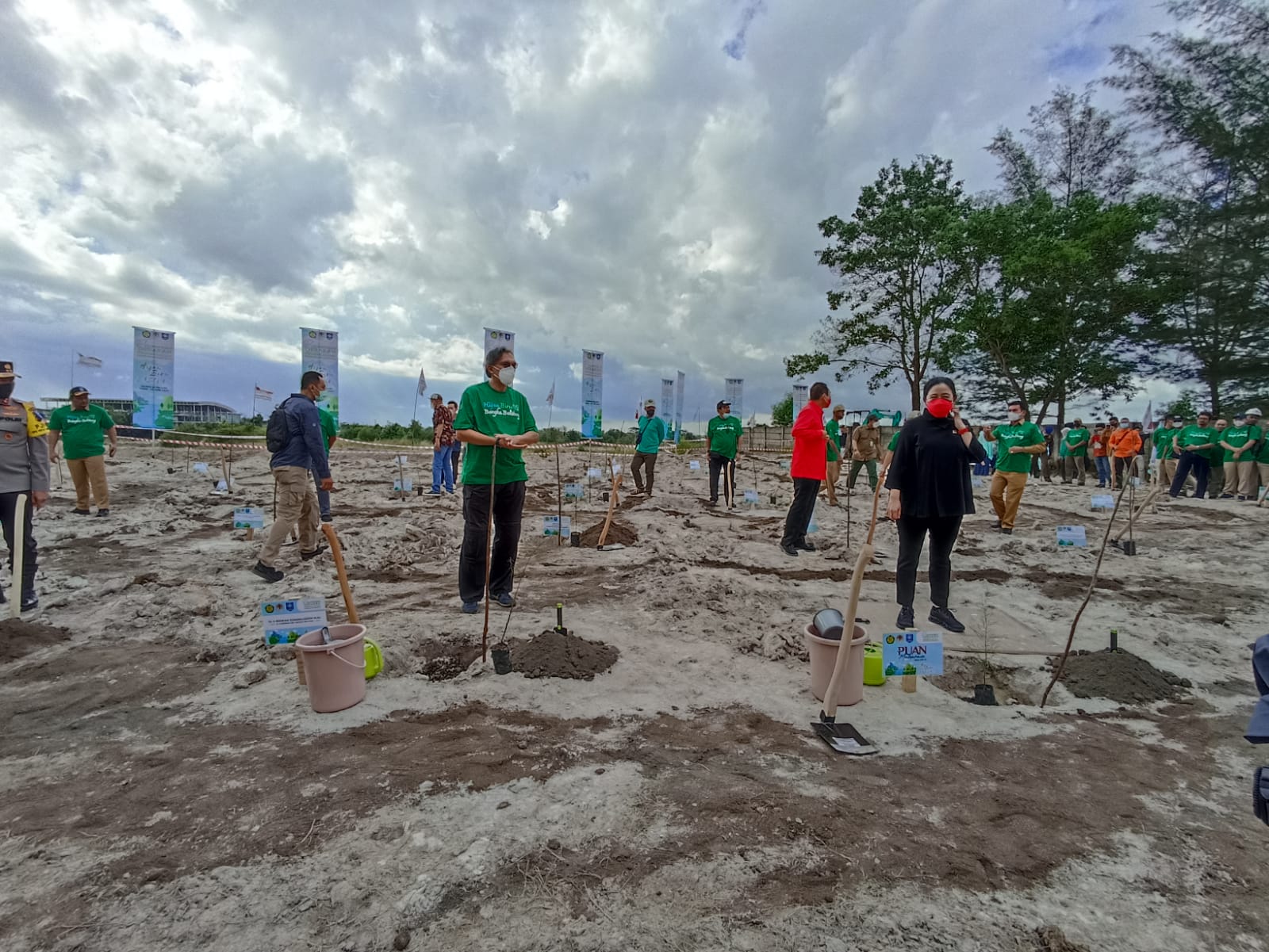 Pj Gubernur Babel Ridwan Djamaluddin dan Ketua DPR RI Puan Maharani menggelar Pencanangan Gerakan Hijau Biru Babelku, di Pangkalpinang, Seni