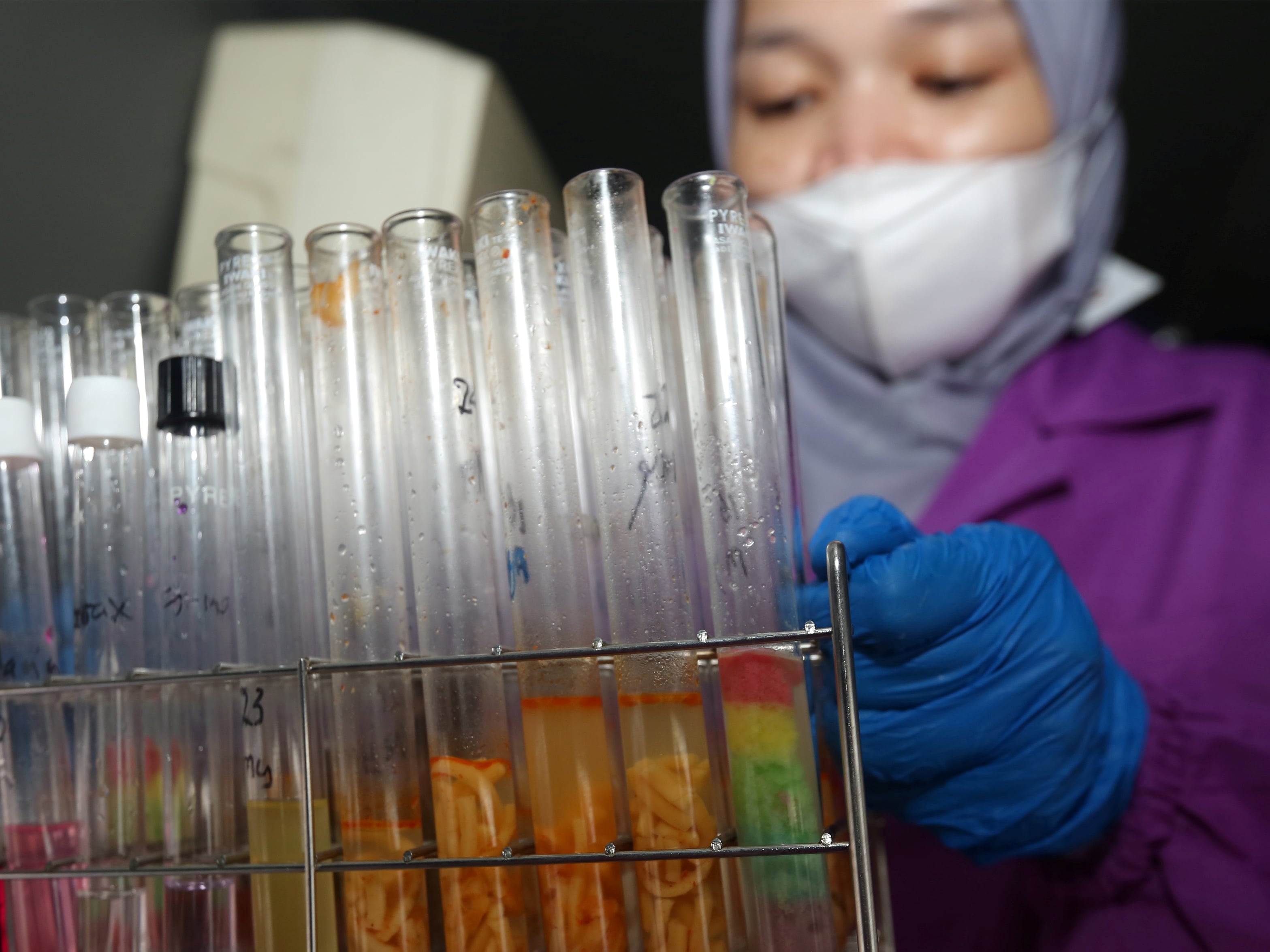 Teori Asam Basa Menurut Lewis, Arrhenius, dan Bronsted-Lowry