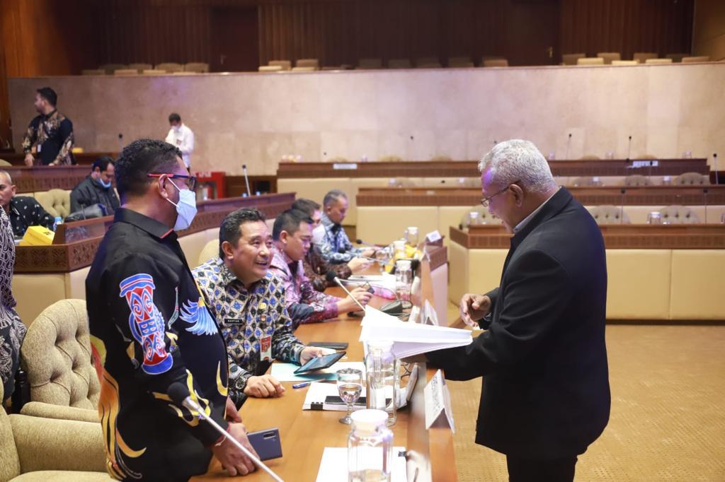 Pembahasan pembentukan tiga provinsi baru Papua di DPR.