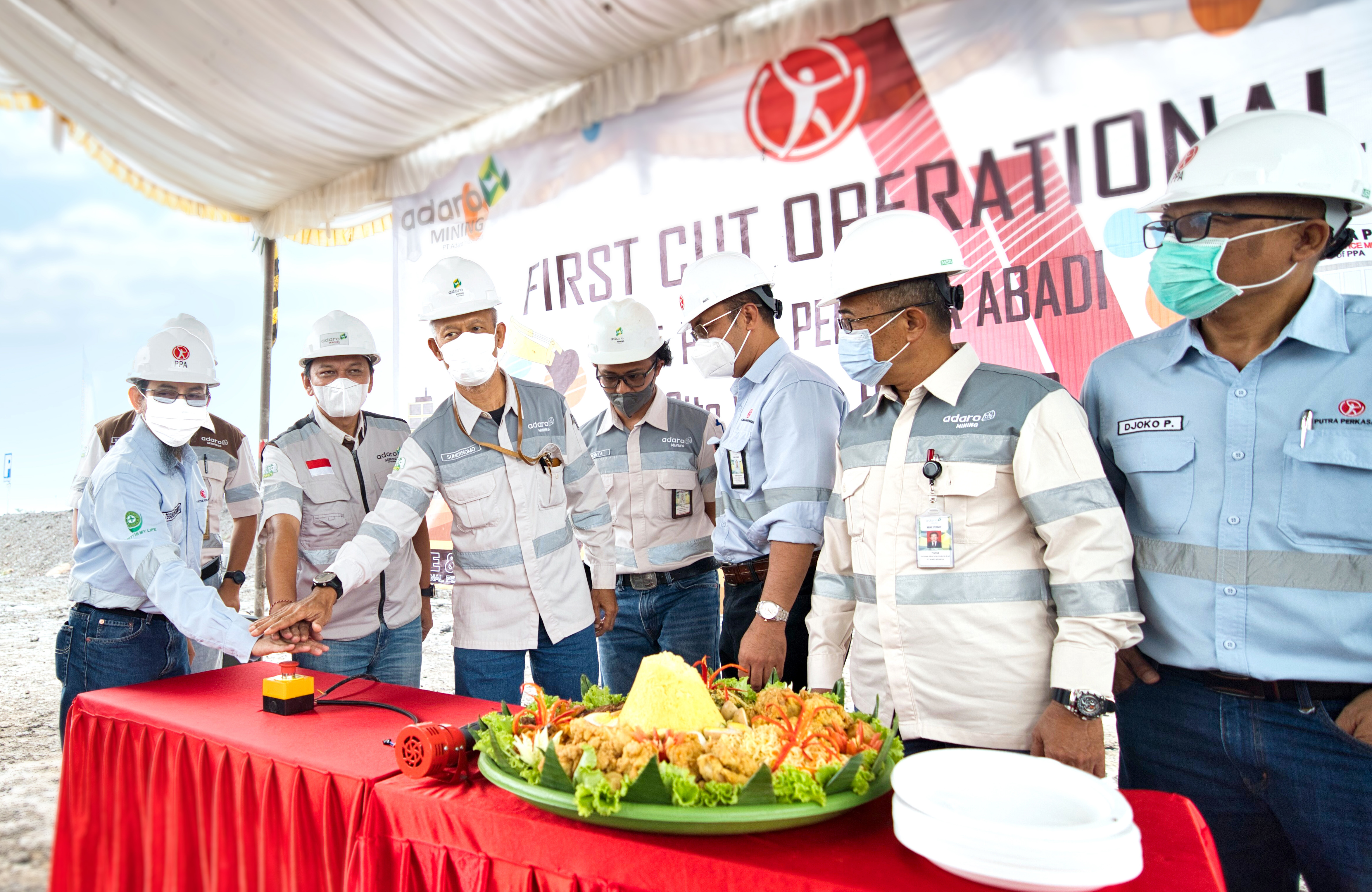 Seremonial First Cut Operation antara Putra Perkasa Abadi (PPA) dan Adaro Indonesia
