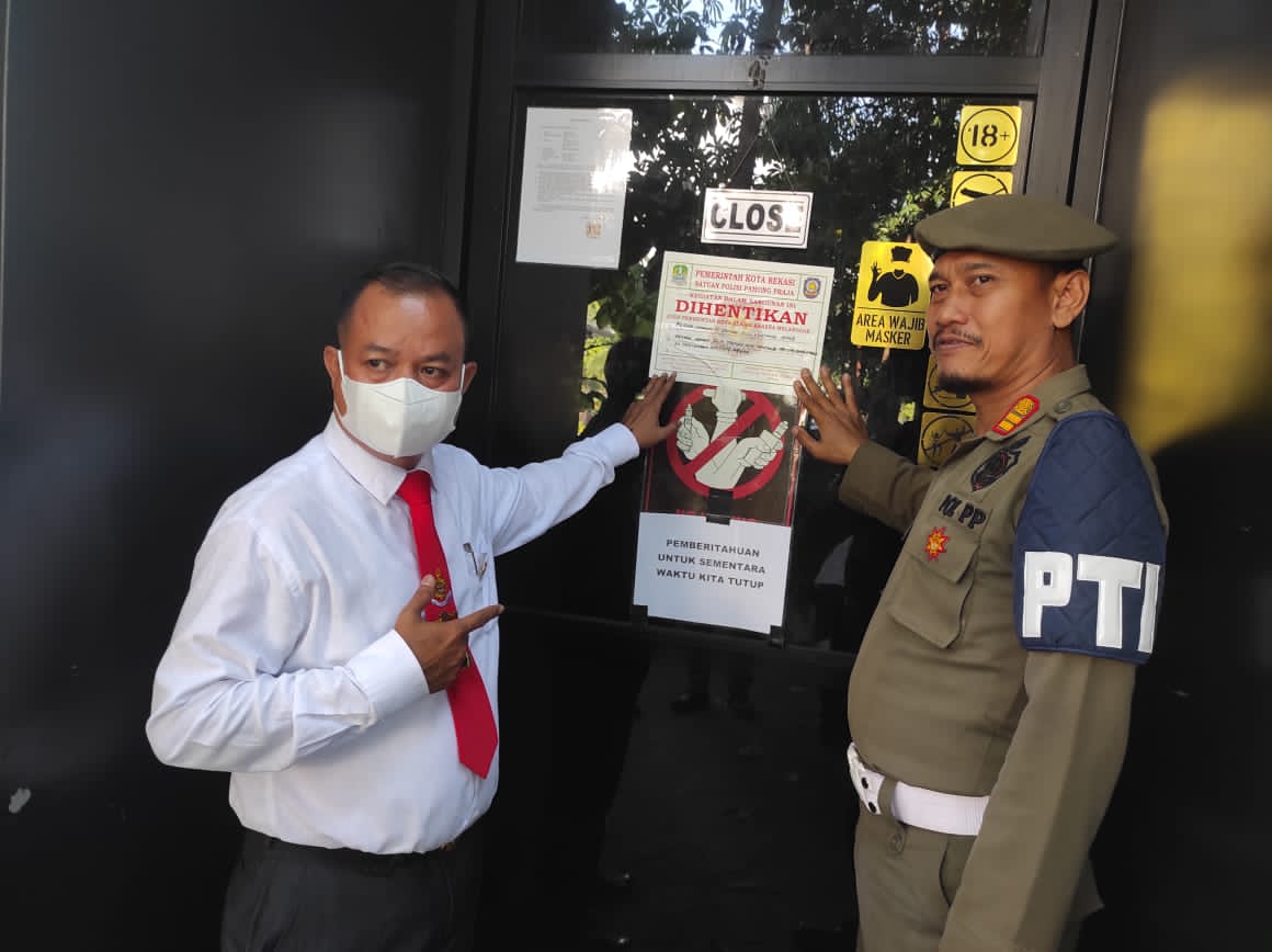 Pemerintah Kota (Pemkot) Bekasi melalui Satpol PP, Rabu (29/6), secara resmi melakukan penghentian kegiatan terhadap usaha Holywings Forest 