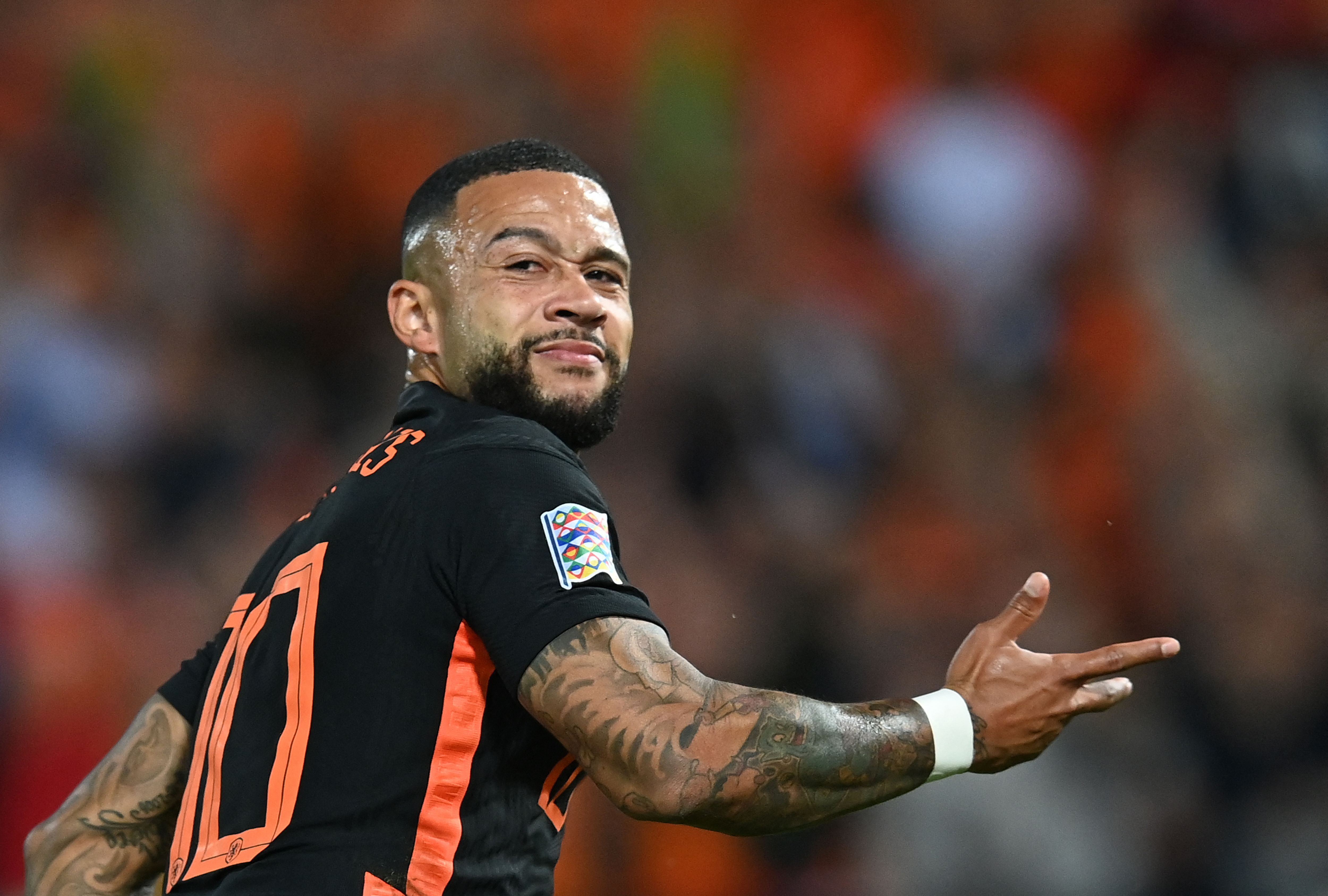 Penyerang Belanda Memphis Depay melakukan selebrasi usai mencetak gol ke gawang Wales di laga Liga Negara UEFA.