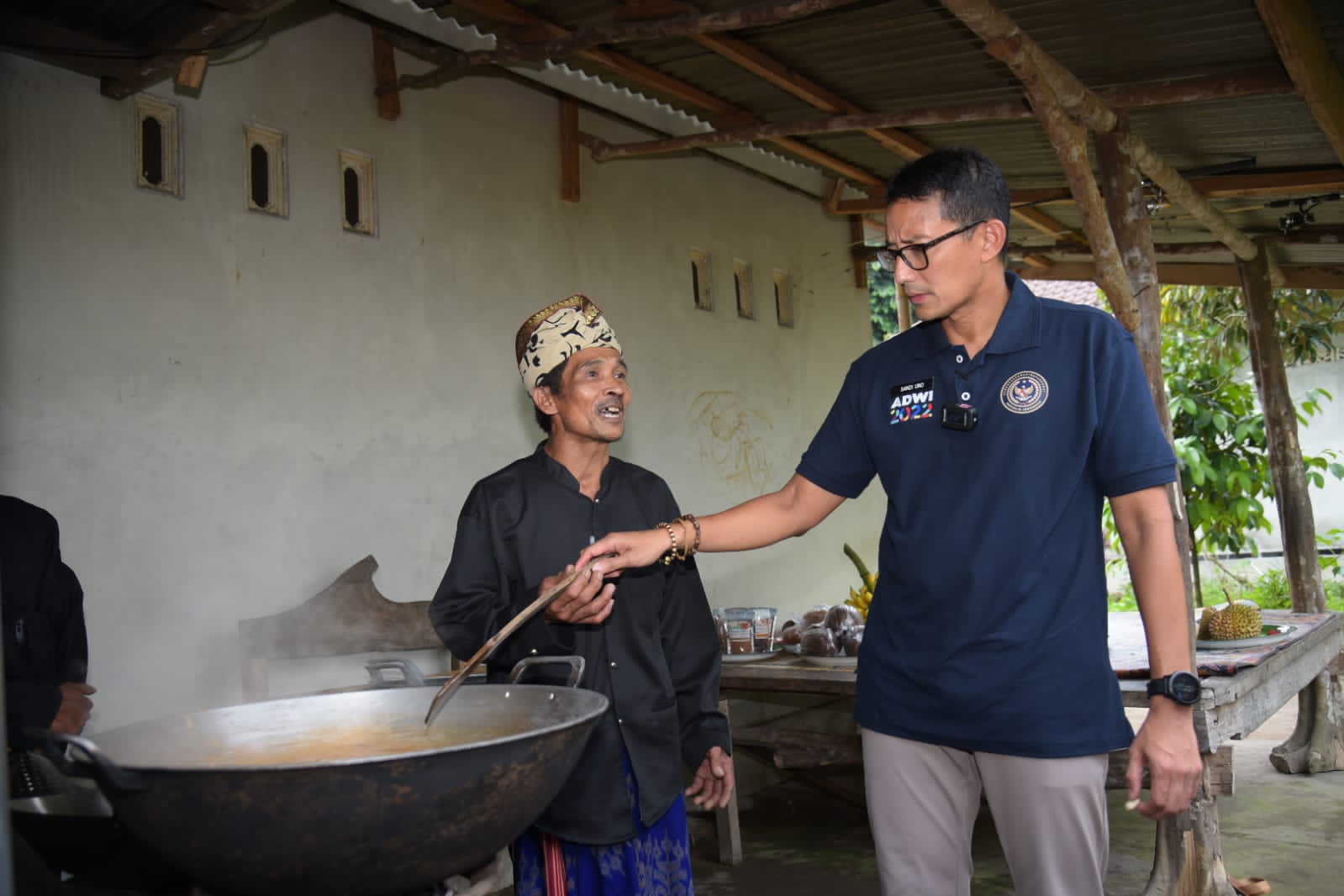 Menparekraf Sandiaga Uno mendatangi Desa Wisata Buwun Sejati, Kecamatan Narmada, Kabupaten Lombok, Nusa Tenggara Barat, Sabtu (25/6/2022)