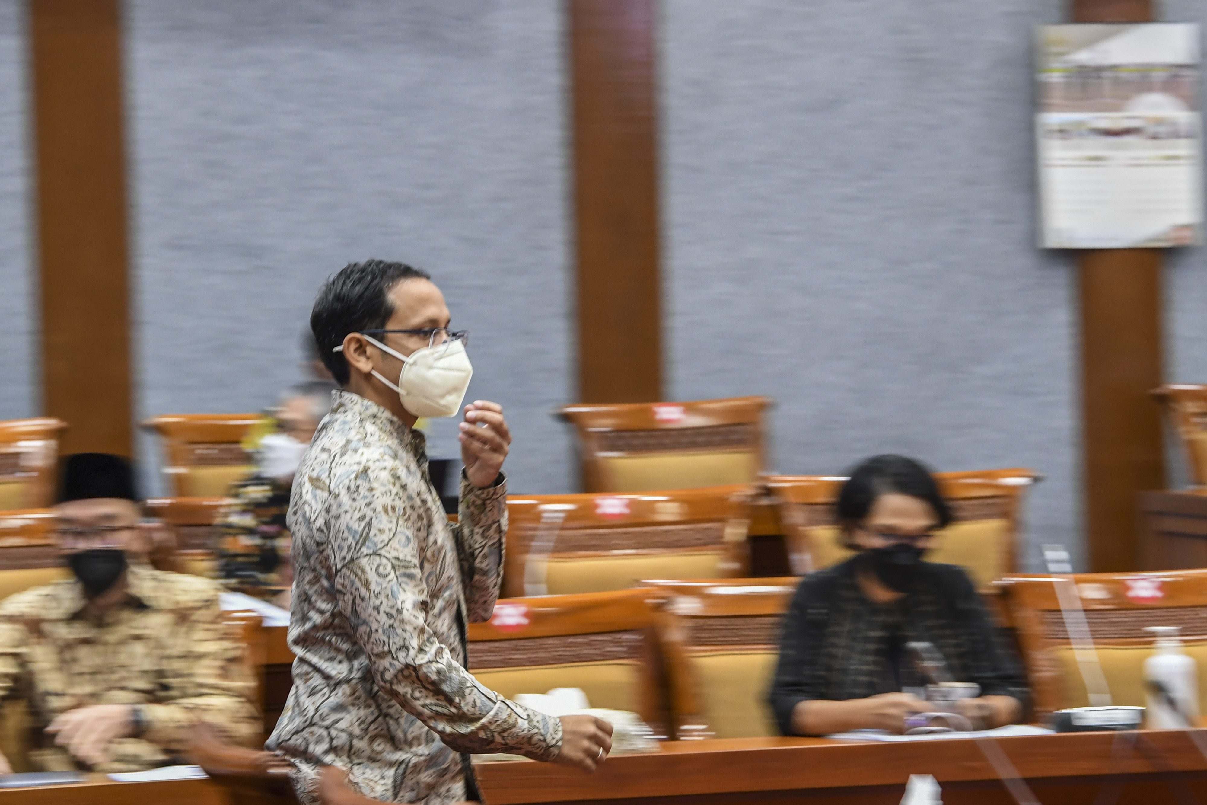 Mendikbud-Ristek Nadiem Makarim dalam rapat kerja dengan Komisi X DPR di Kompleks Parlemen, Senayan, Jakarta, Selasa (12/4/2022). 