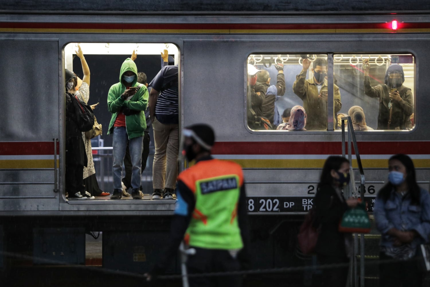 KAI Minta Penumpang Lapor Jika Terjadi Pelecehan Seksual di KRL