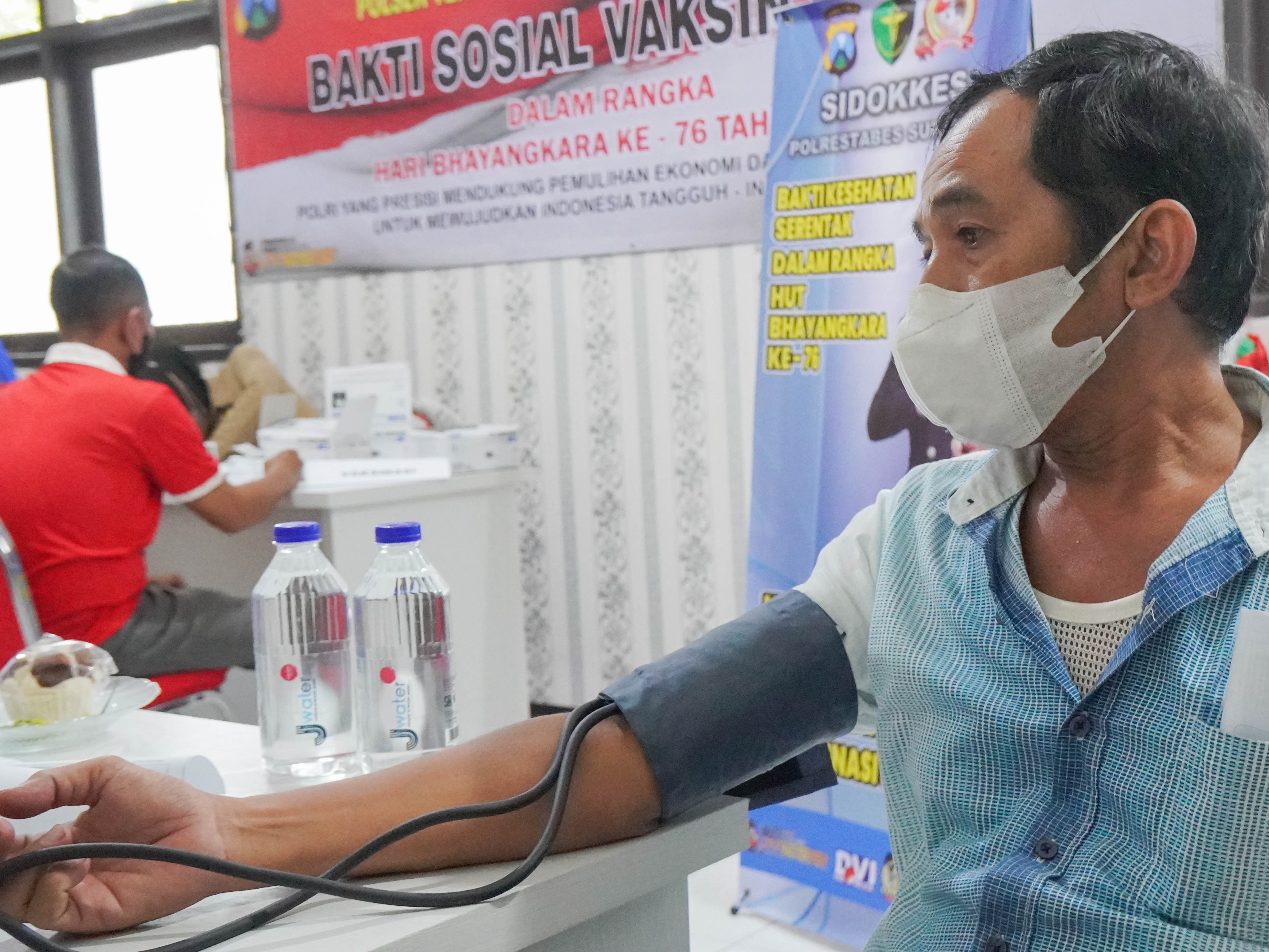 Vaksin Booster Bersama Astrazenecca pada Jumat (17/6) di Kantor Mapolsek Tenggilis Mejoyo Jalan Rungkut Industri Raya 6, Kutisari, Surabaya.