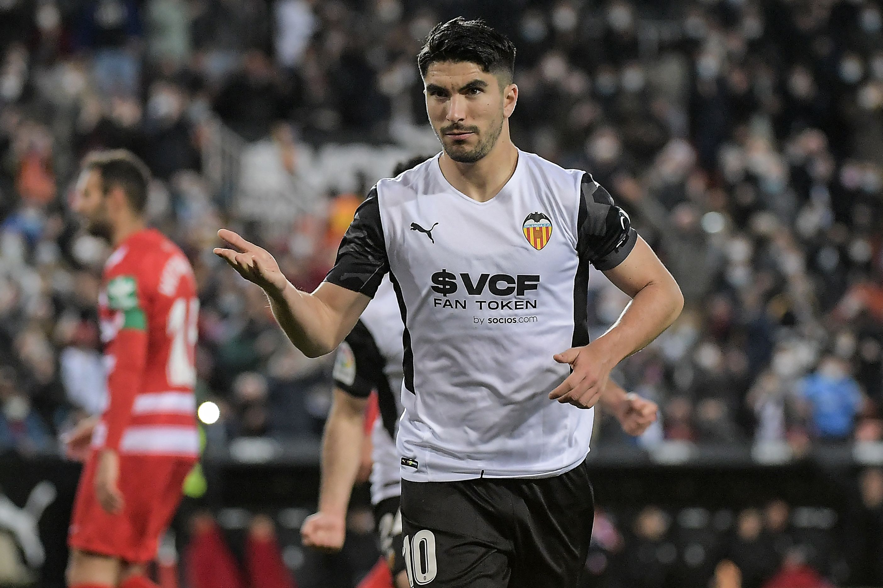 Gelandang Valencia Carlos Soler