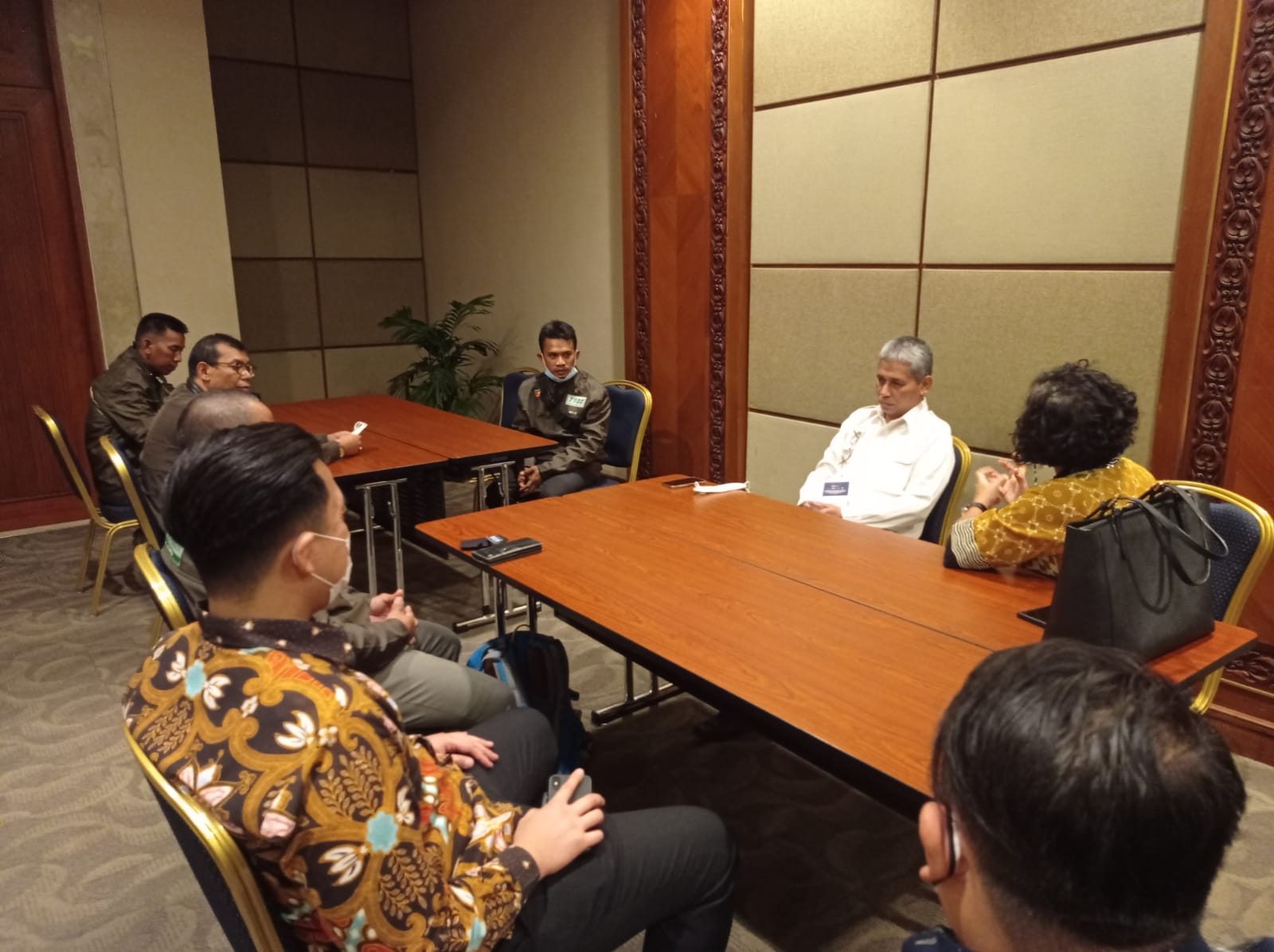 Direktur Kelembagaan dan Sumber Daya Konstruksi Kementerian PUPR, Nicodemus Daud bersama perwakilan HUNI