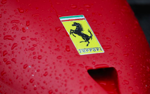 Logo Ferrari terlihat di salah satu mobil Ferrari yang bersaing di Formula One F1 Canadian Grand Prix di Circuit Gilles Villeneuve, Montreal