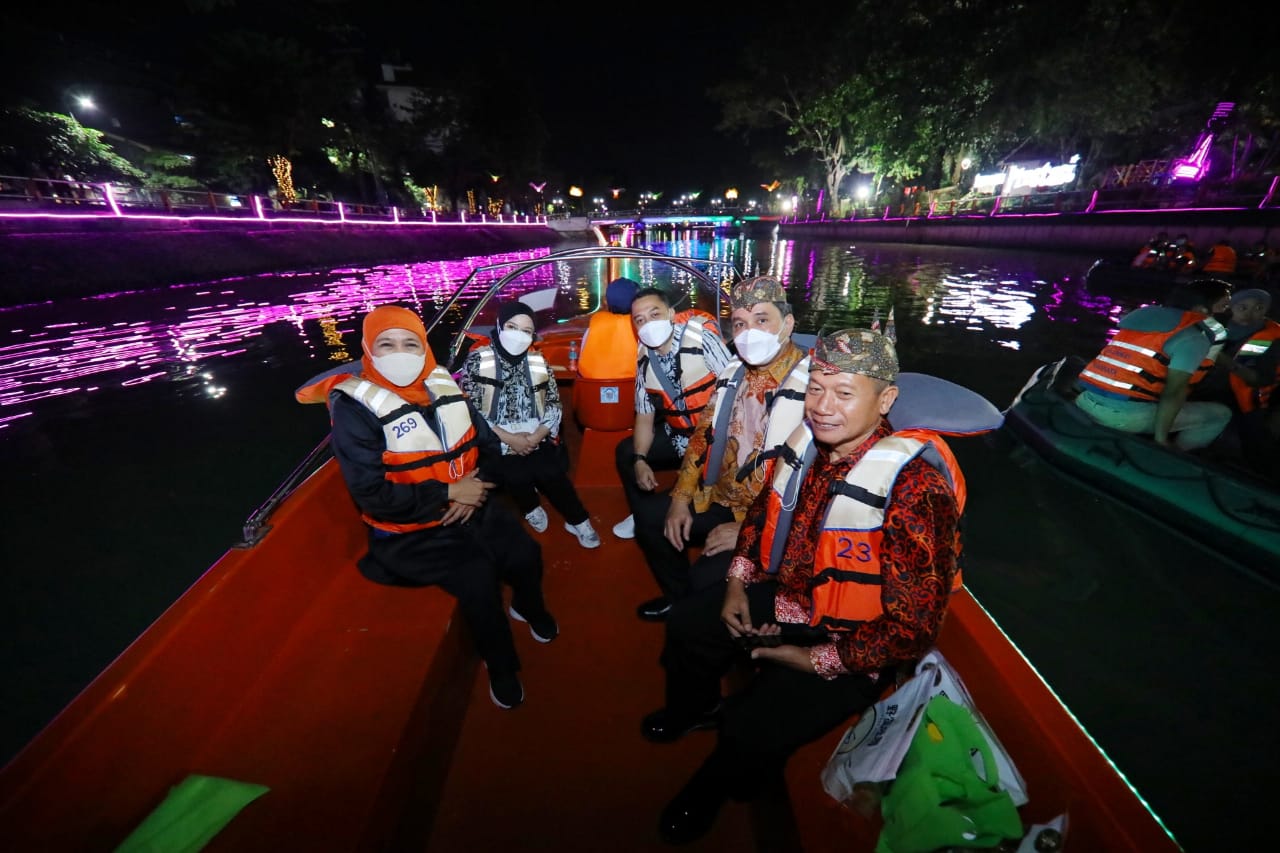 Gubernur Khofifah dan Wali Kota Cahyadi Kompak Resmikan Wisata  Air Kalimas