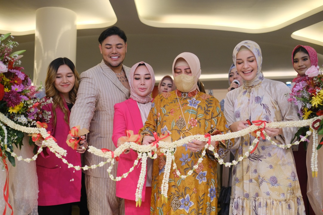 Donna Prive membuka offline store terbaru di Kota Makassar, Sulawesi Selatan.