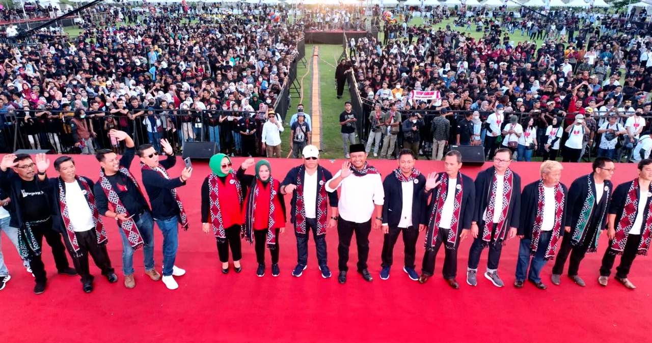 Sebanyak 30 ribu relawan Des Ganjar dari 32 provinsi hadir di Jepara, Jateng menyatakan dukungan untuk Ganjar Pranowo Presiden 2024, Sabtu (