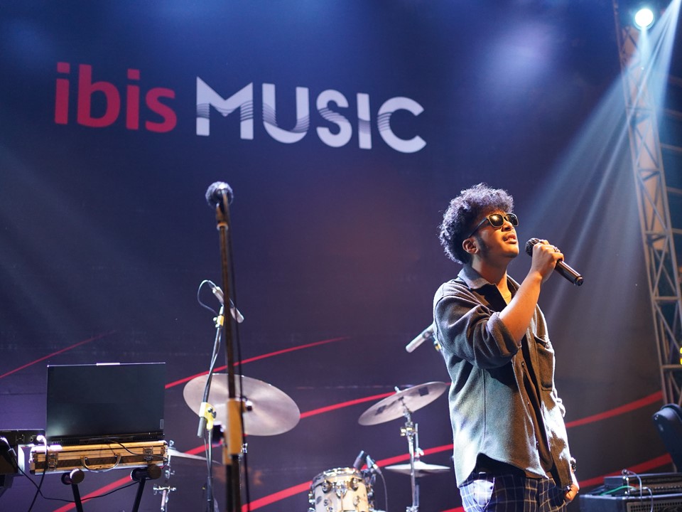 Penampilan Kara Chenoa di Ibis Music  