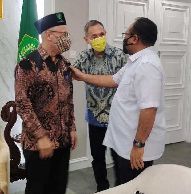  Ketua Umum PITI Serian Wijatno, mantan Ketua Umum PITI Jusuf Hamka (masker kuning) dan Menag Yaqut Cholil Qoumas, di Kemenag, Senin (13/6)