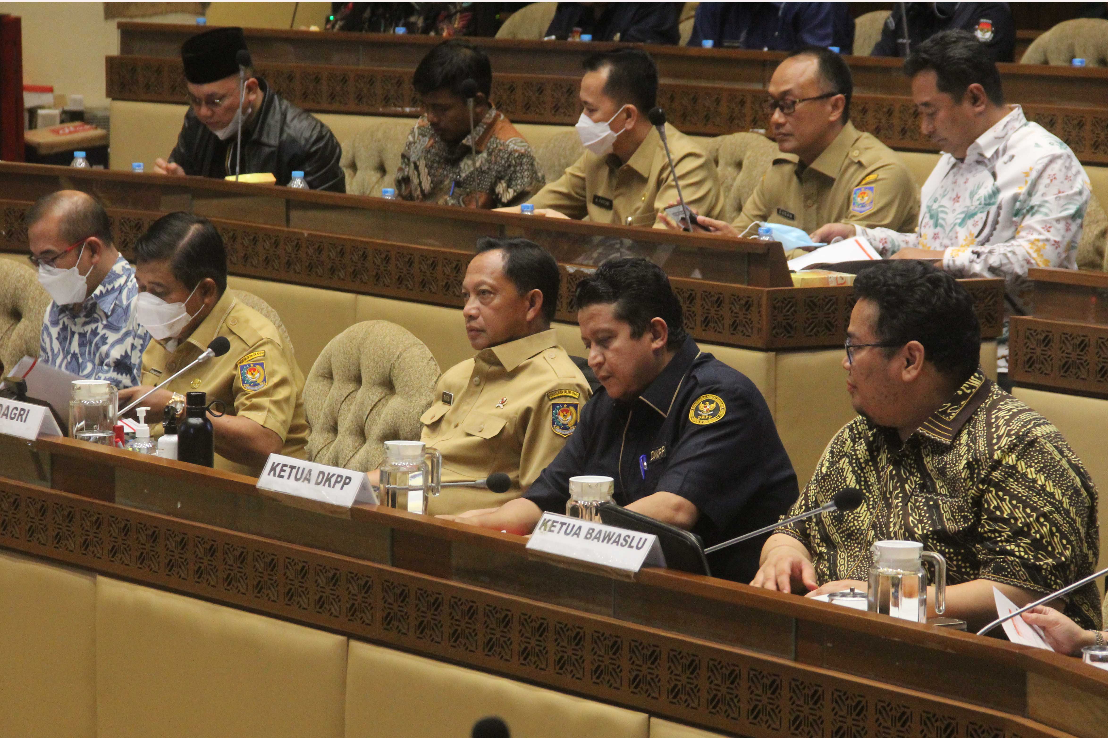 RDP Komisi II DPR RI bersama Mendagri, KPU, dan Bawaslu mensahkan Rancangan PKPU Tentang Tahapan dan Jadwal Pemilu 2024.