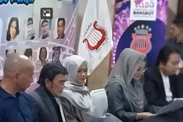 Kiri-kanan: Pipit Irianto, Rhoma Irama, Ikke Nurjanah, Cici Faramida, Mansyur S.