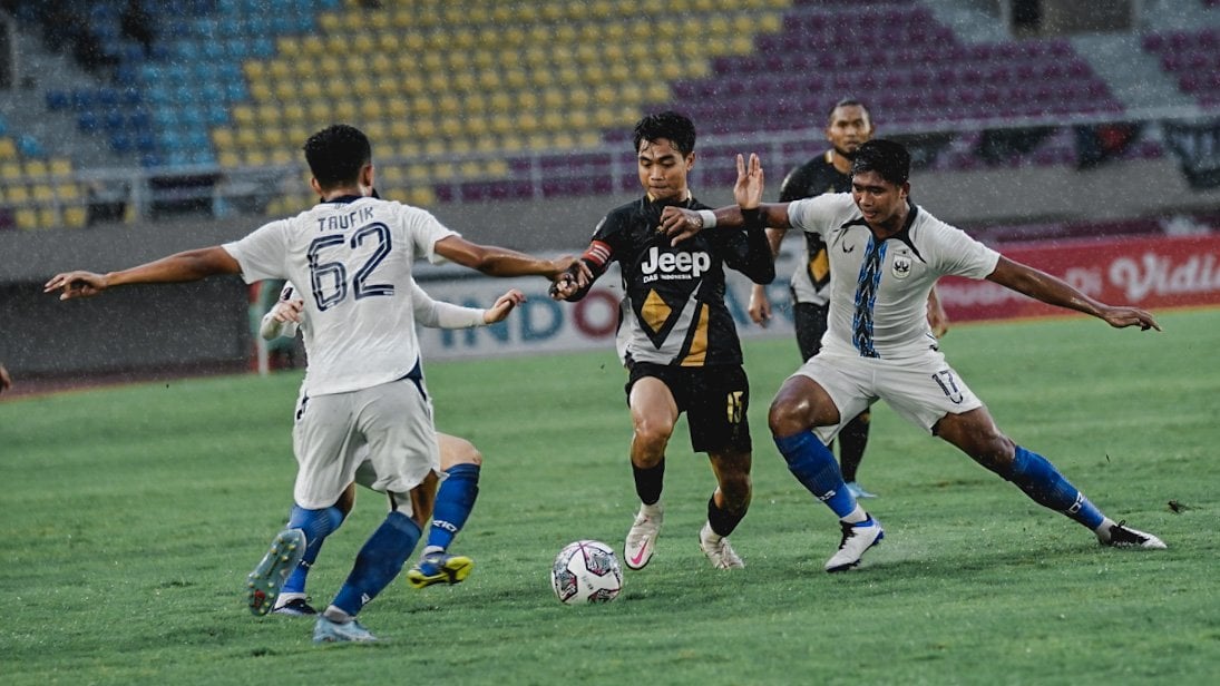 Laga PSIS lawan Dewa United