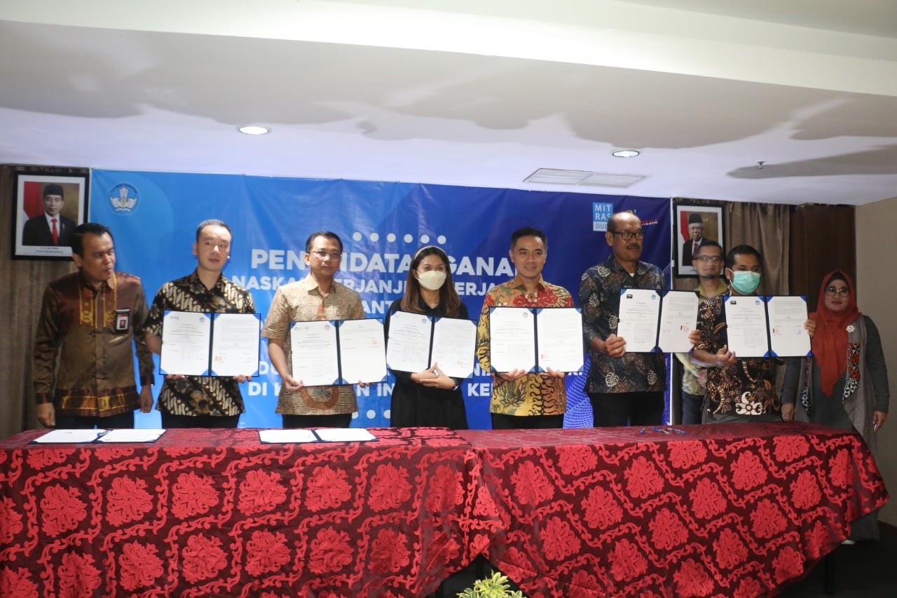 Penandtanagan PKS Ditjen Vokasi Kemendikbudristek dengan pelaku industri di kawasan Industri Kendal