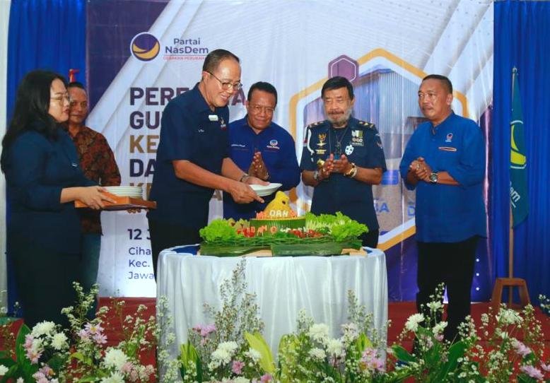 Gubernur ABN NasDem IGK Manila (kedua dari kanan).