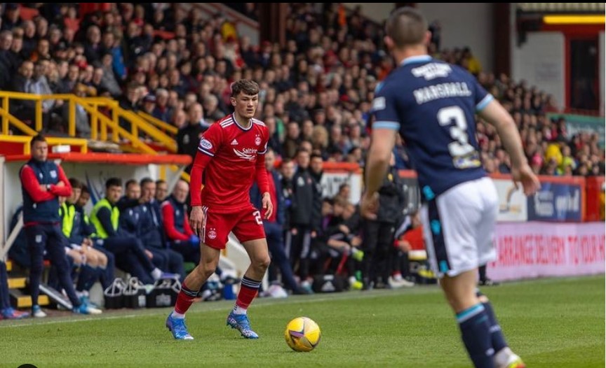 Pemain Aberdeen Calvin Ramsay