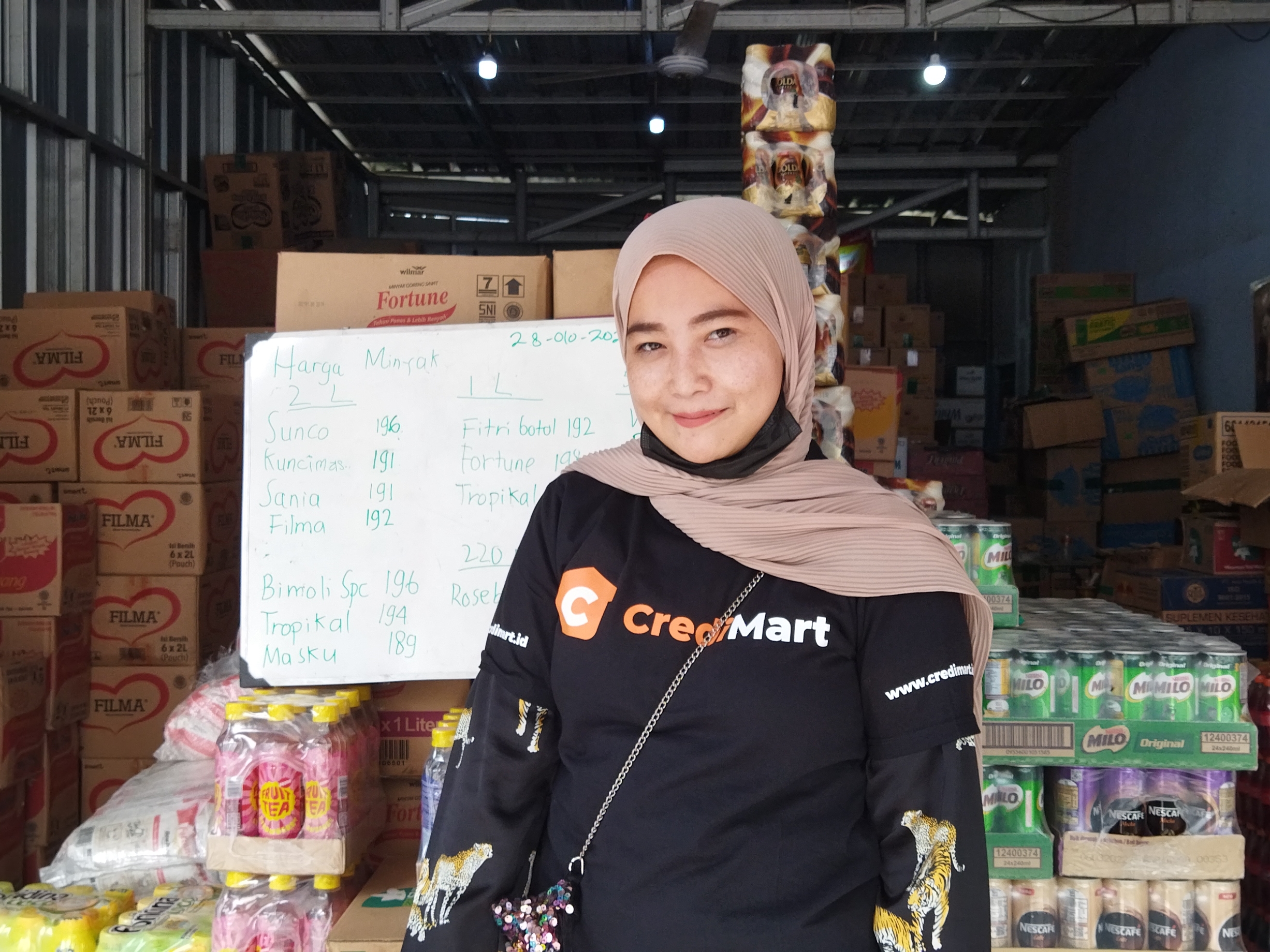 Pemilik toko grosir Berkah Jaya Sulaiman, Dewi.