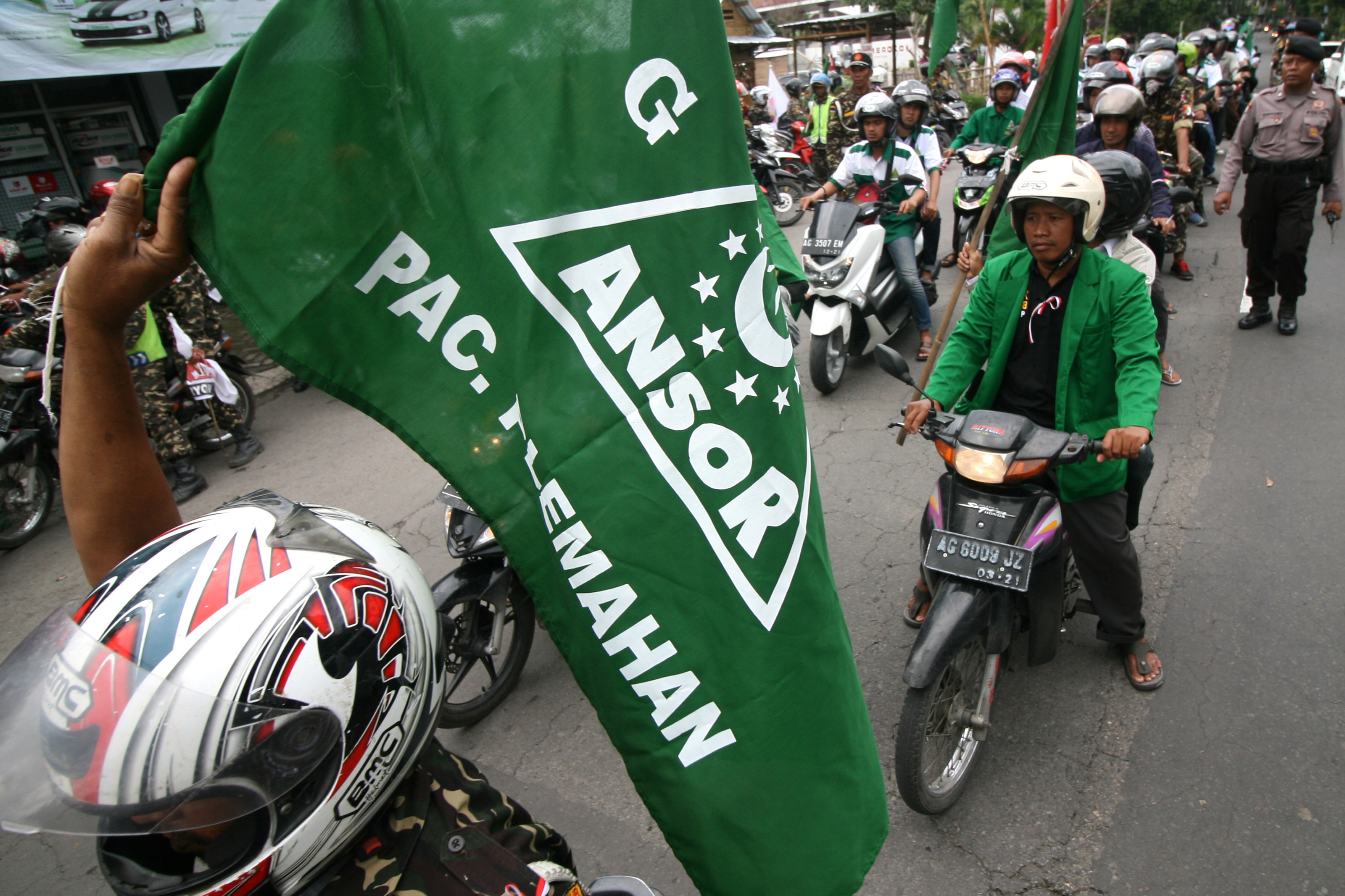 Ilustrasi. Sejumlah anggota Ansor berkonvoi menolak paham radikalisme ataupun khilafah yang berseberangan dengan ideologi Pancasila.