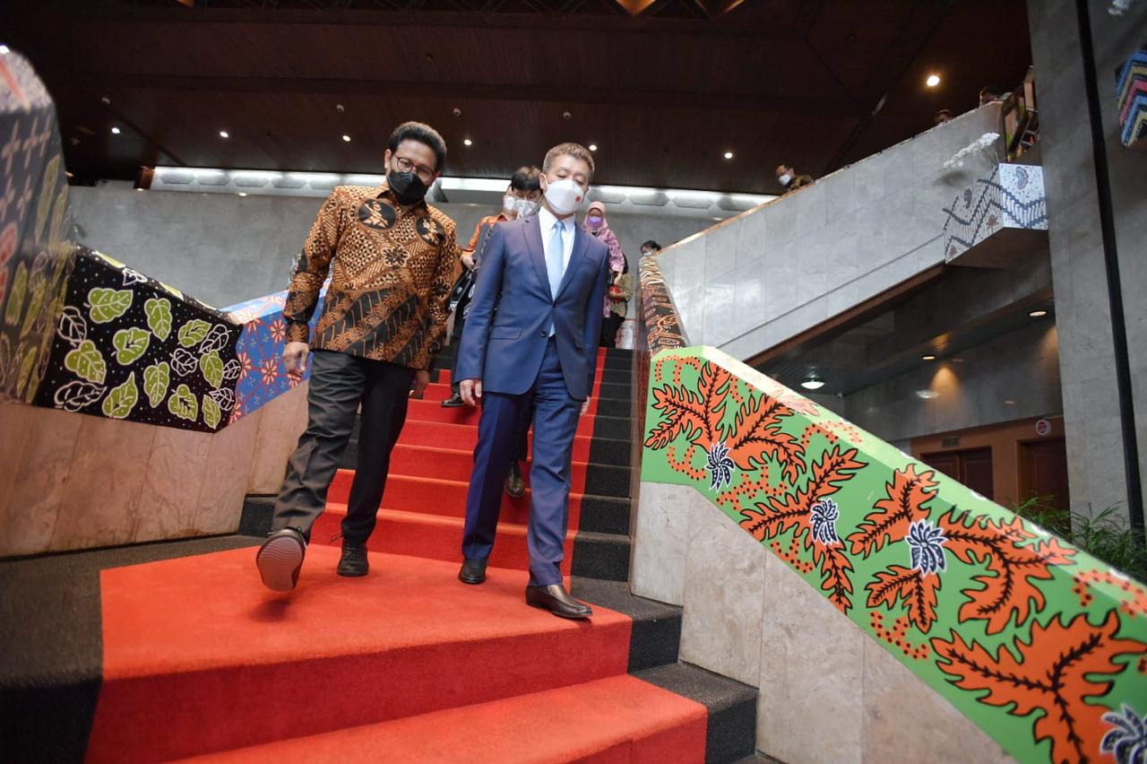 Mendes PDTT Abdul Halim Iskandar menerima kunjungan Duta Besar (Dubes) Republik Rakyat Tiongkok (RRT) untuk Indonesia Lu Kang di Jakarta. 