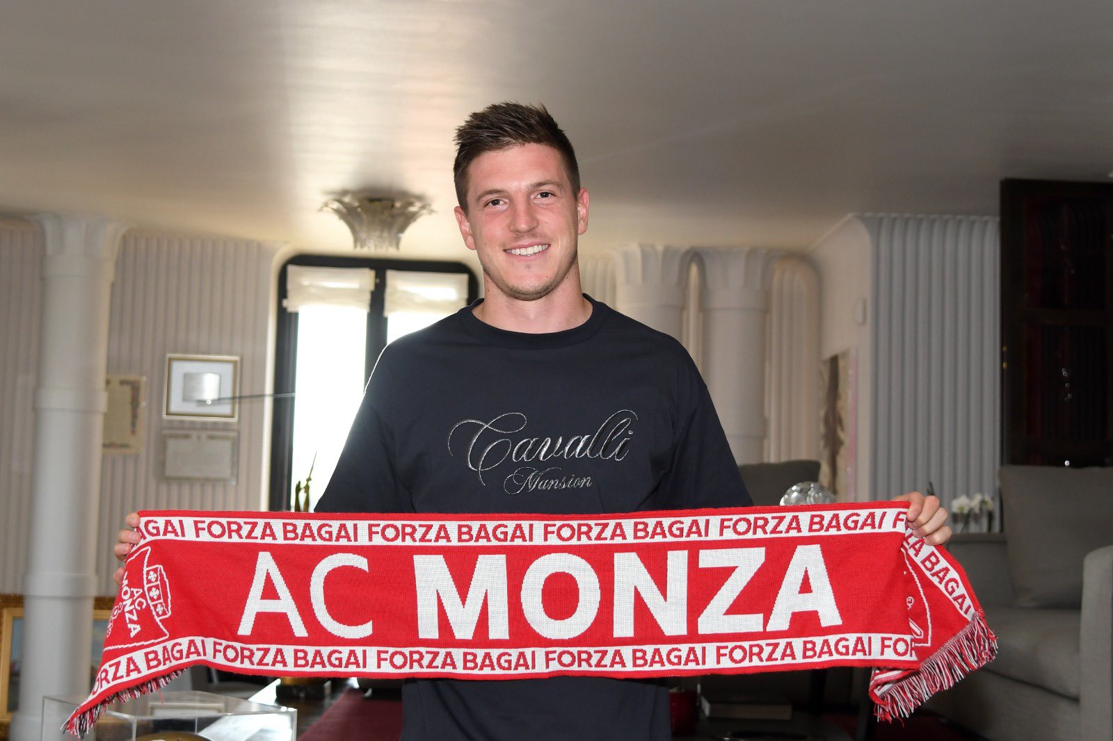 Penjaga gawang Monza Alessio Cragno