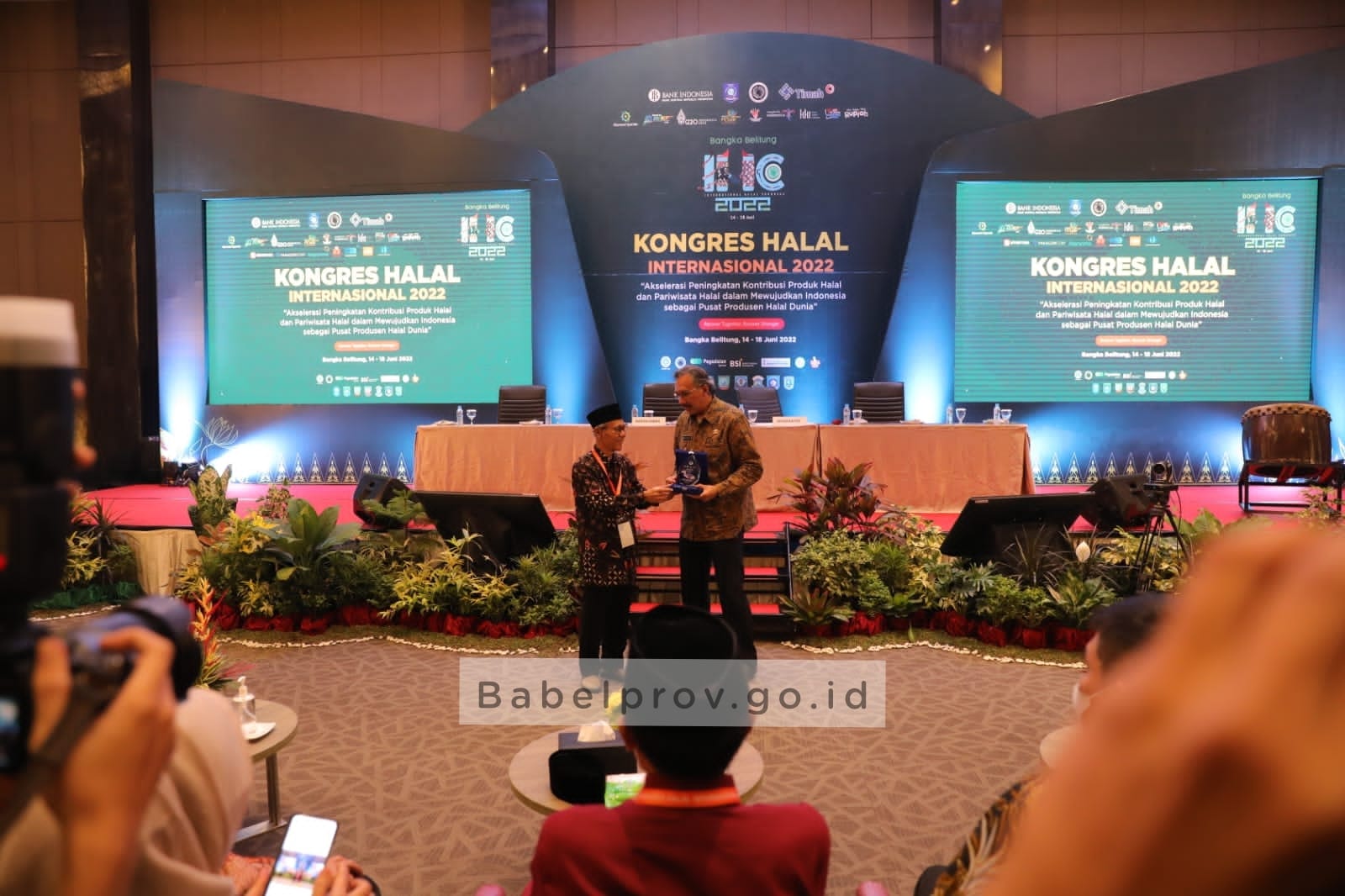 Kongres Halal Internasional 2022 (KHI) resmi dibuka langsung oleh Wakil Presiden (Wapres) RI KH.Ma'ruf Amin. 