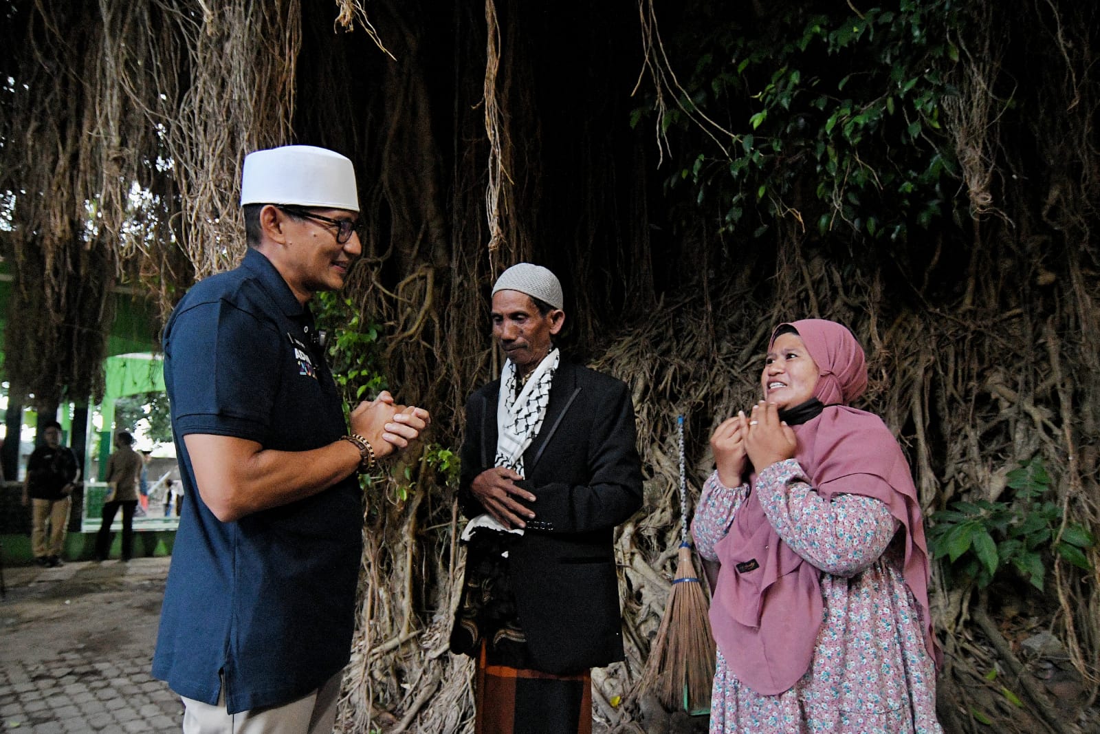 Sandiaga Uno Jadi Saksi Keromantisan Pasutri Kuncen di Taman Loang Baloq NTB