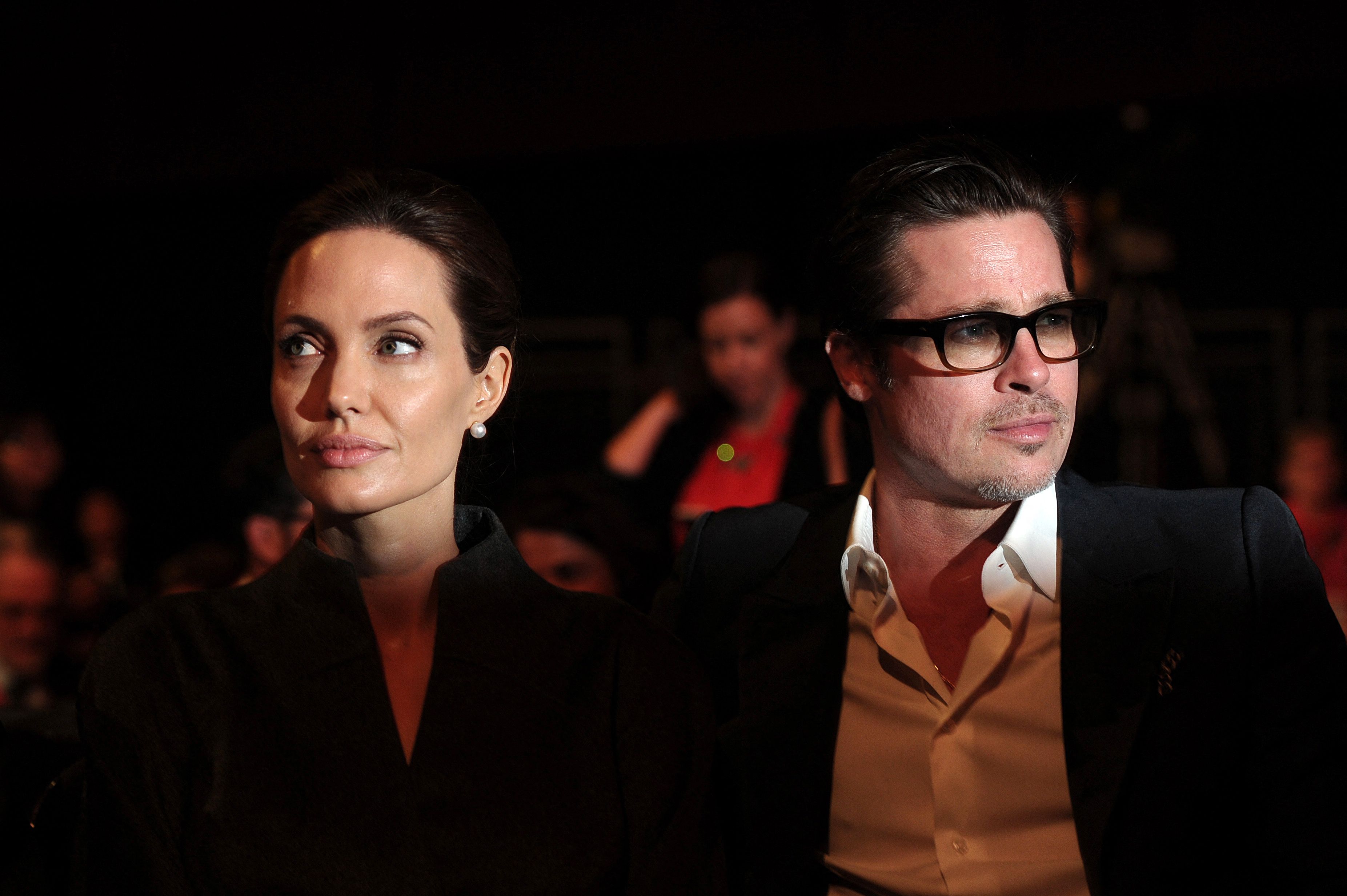 Pasangan selebritas Holyywood Angelina Jolie (kiri) dan Brad Pitt.