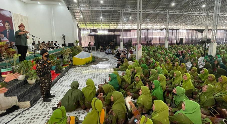Menteri BUMn Erick Thohir saat menghadiri Silaturahmi AKbar Muslimat NU di Palembang, Sumatra Selatan