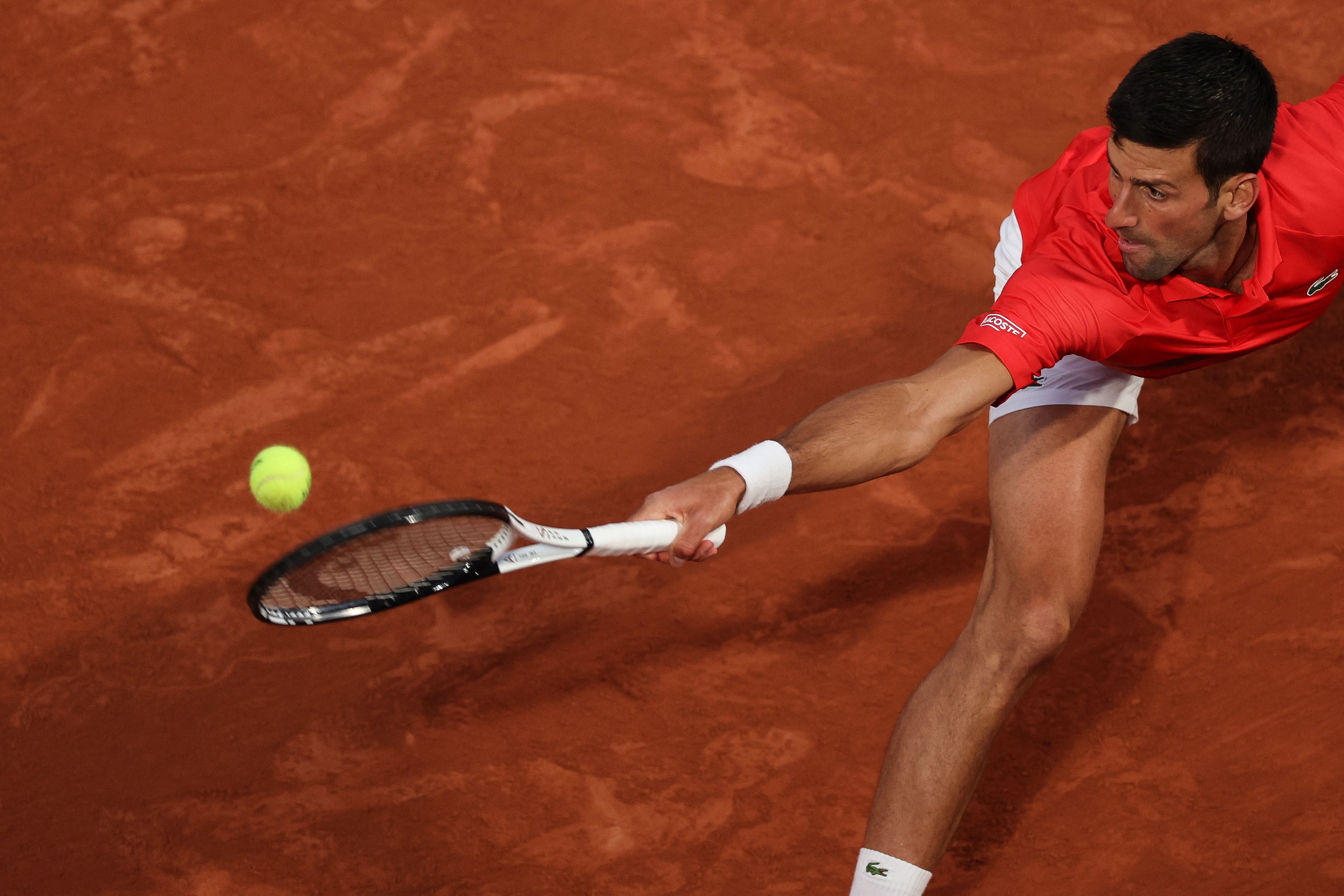 Petenis asal Serbia, Novak Djokovic, saat berlaga di turnamen Roland Garros.