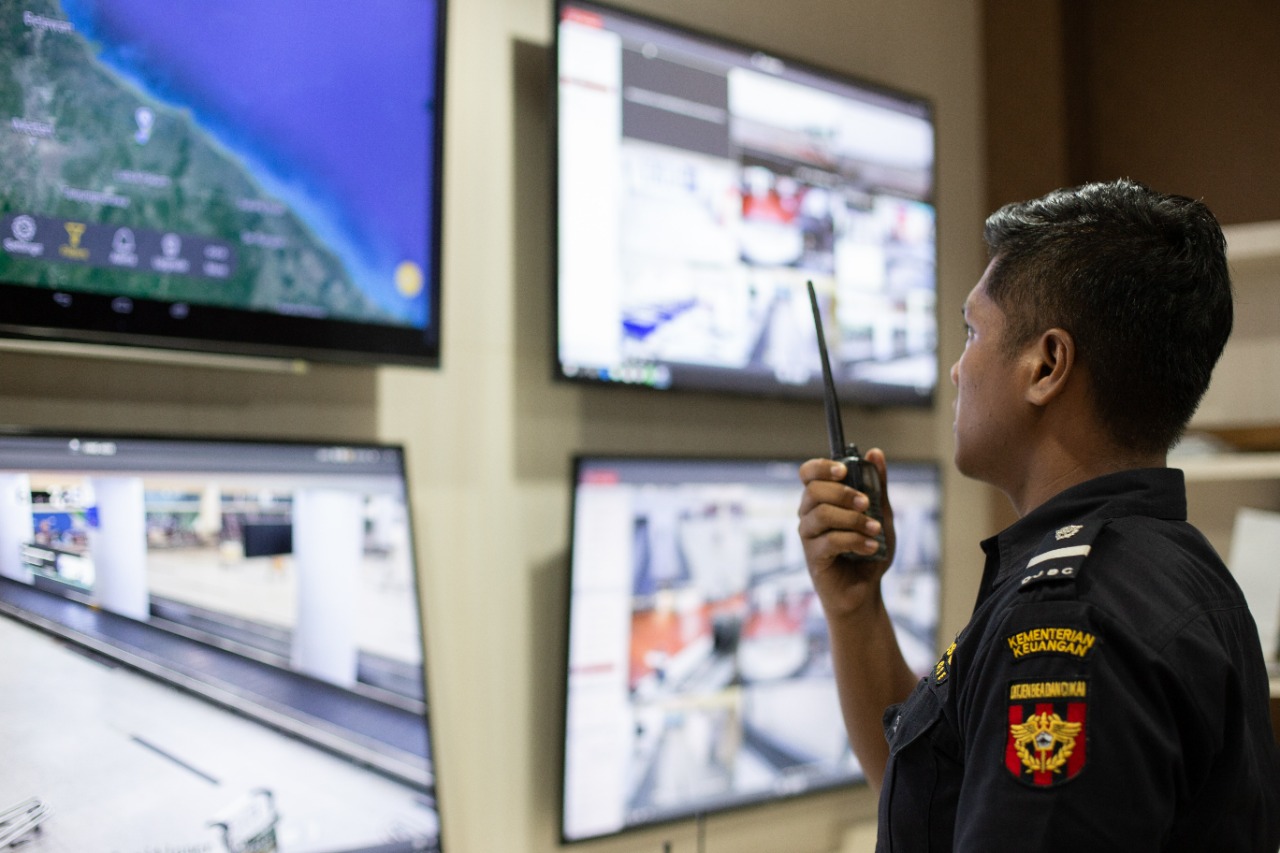 Sinergi Bea Cukai Entikong, BNNP Kalbar, Satgas Pamtas 645/GTY, dan SGI Tim III/SGU Kodim 1204/SGU menggagalkan penyelundupan narkotika.