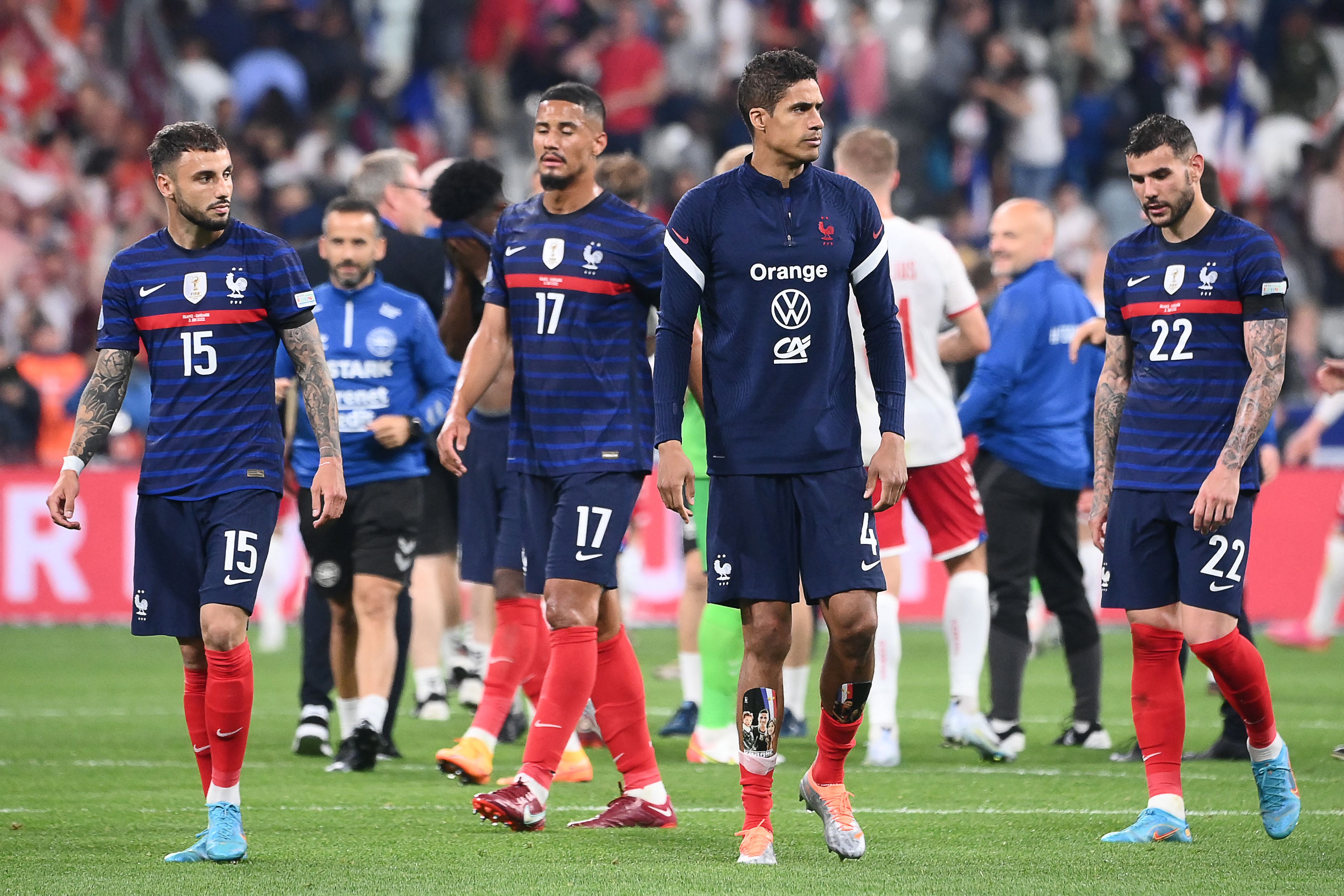 Takluk dari Denmark, Alarm bagi Les Blues