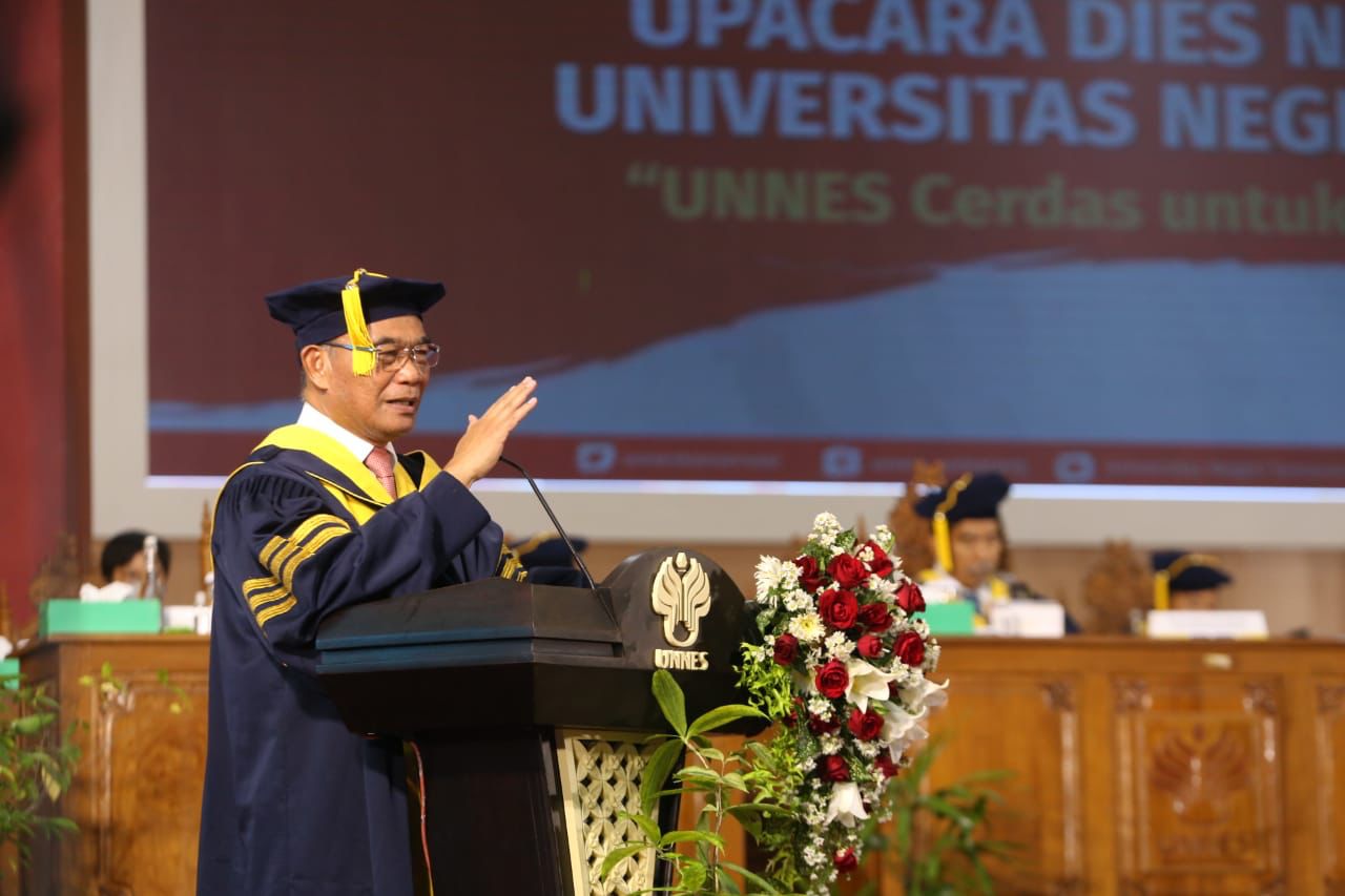 Menko PMK Muhadjir Effendy saat menjadi keynote speech pada Dies Natalis ke-57 Universitas Negeri Semarang (Unnes), Rabu (8/6).