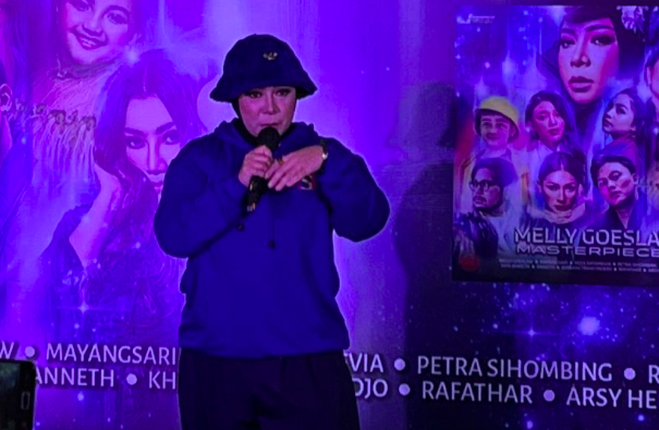 Penyanyi sekaligus pencipta lagu Melly Goeslaw 