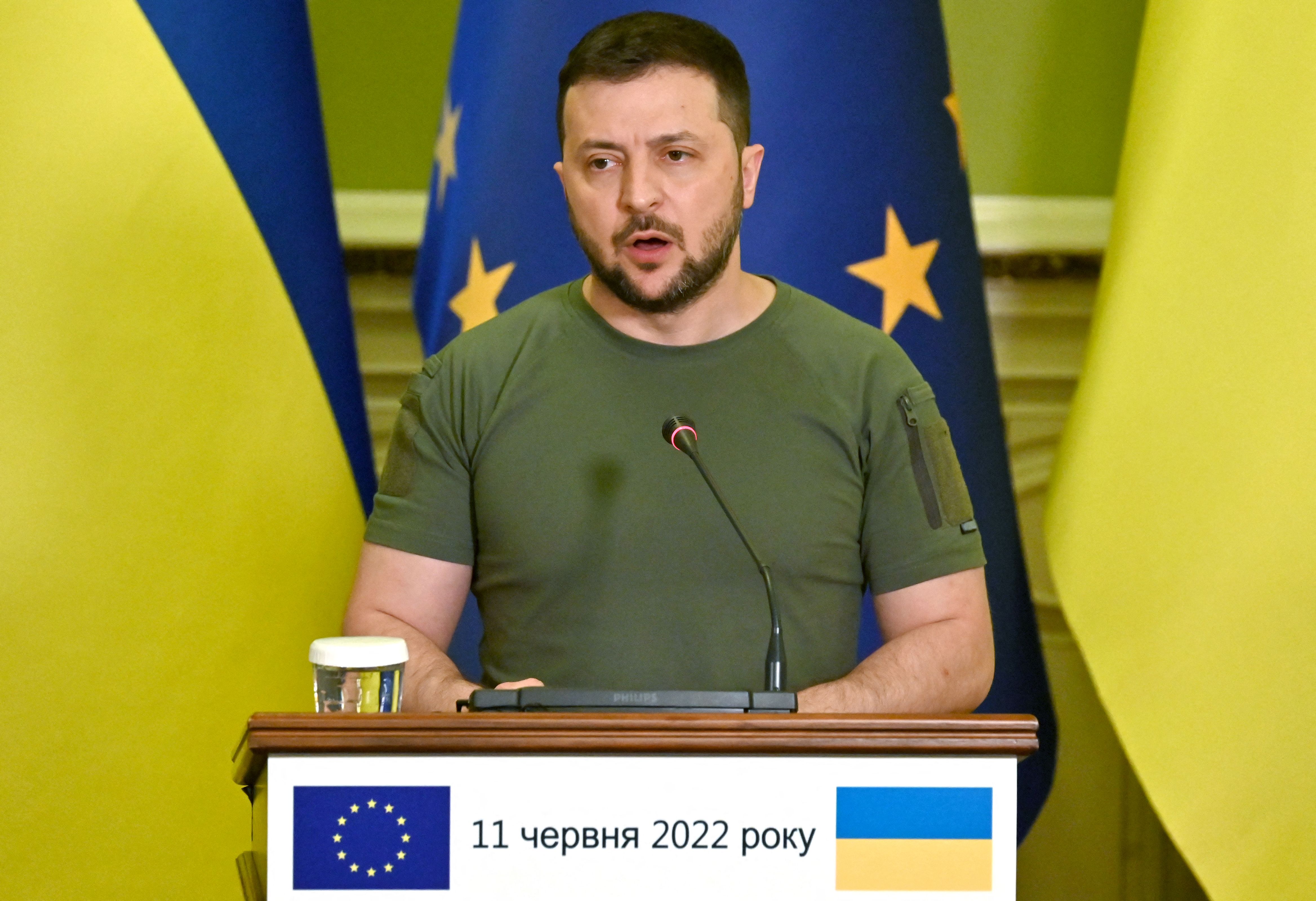 Presiden Ukraina Volodymyr Zelensky membuat pernyataan di tengah pertemuan dengan Uni Eropa.