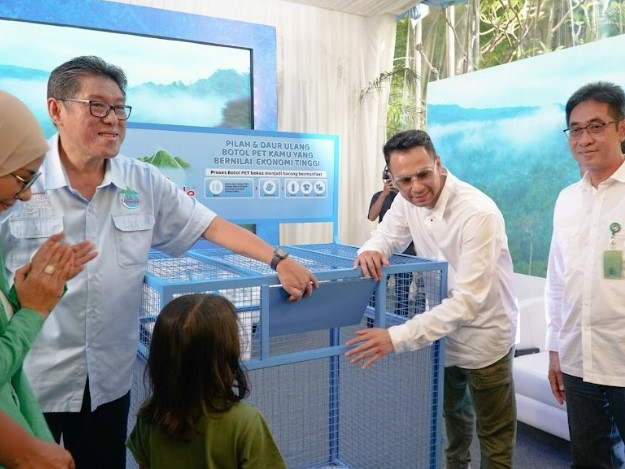 Dalam menjalankan prinsip berkelanjutan, berbagai pemangku kepentingan harus dilibatkan.