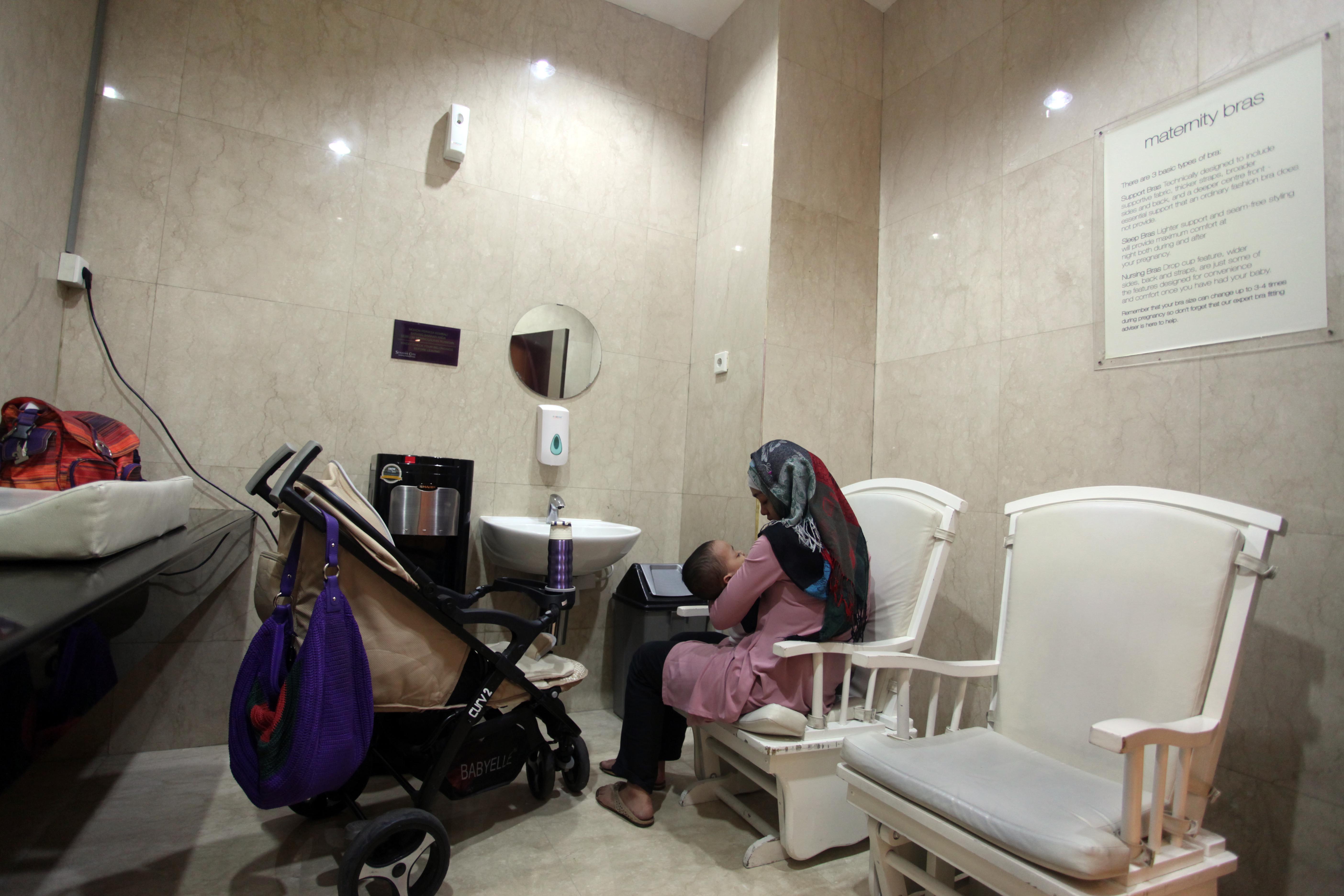 Ilustrasi ibu menyusui